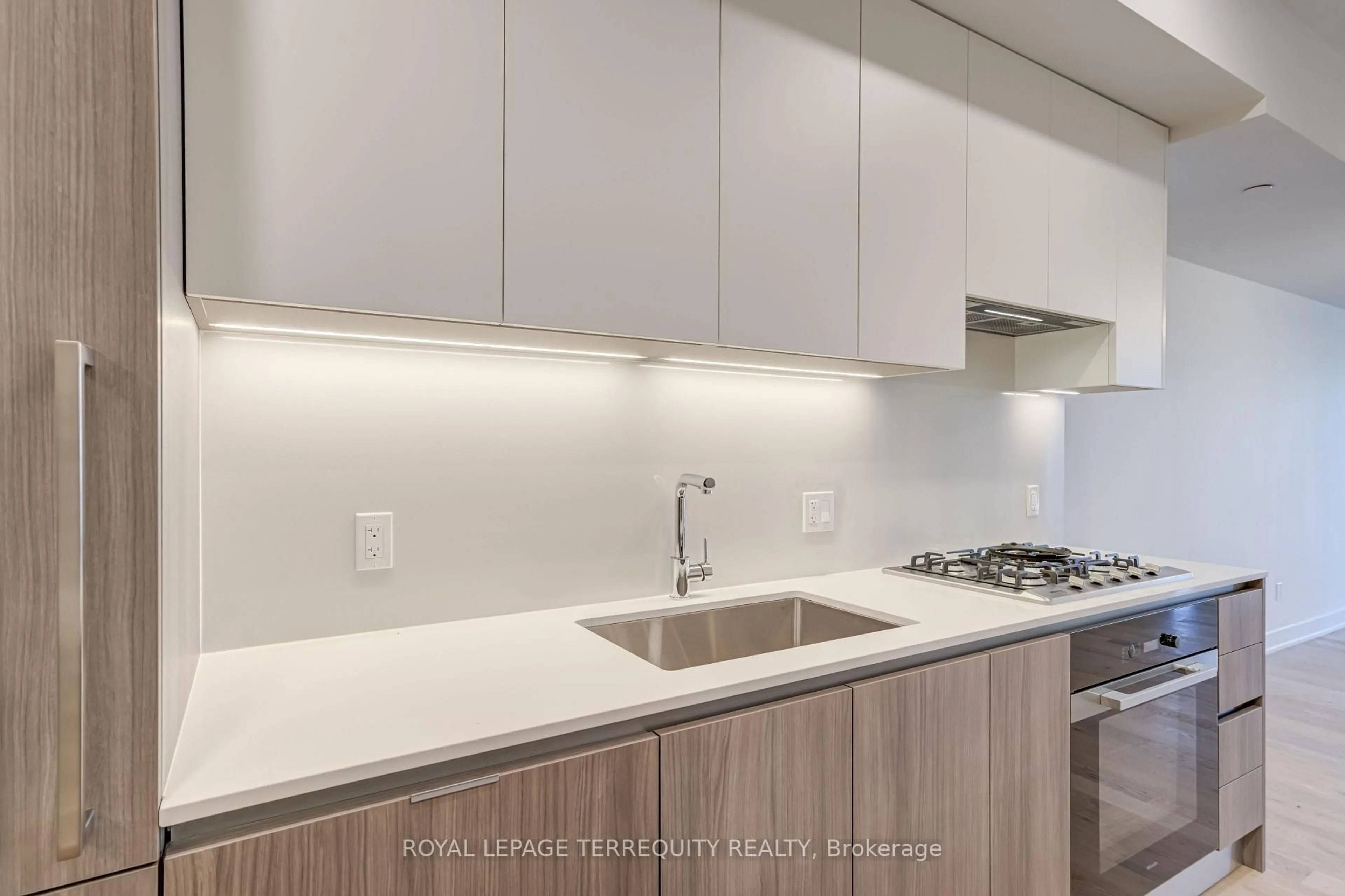 Standard kitchen, unknown for 200 Keewatin Ave #301, Toronto Ontario M4P 1Z8