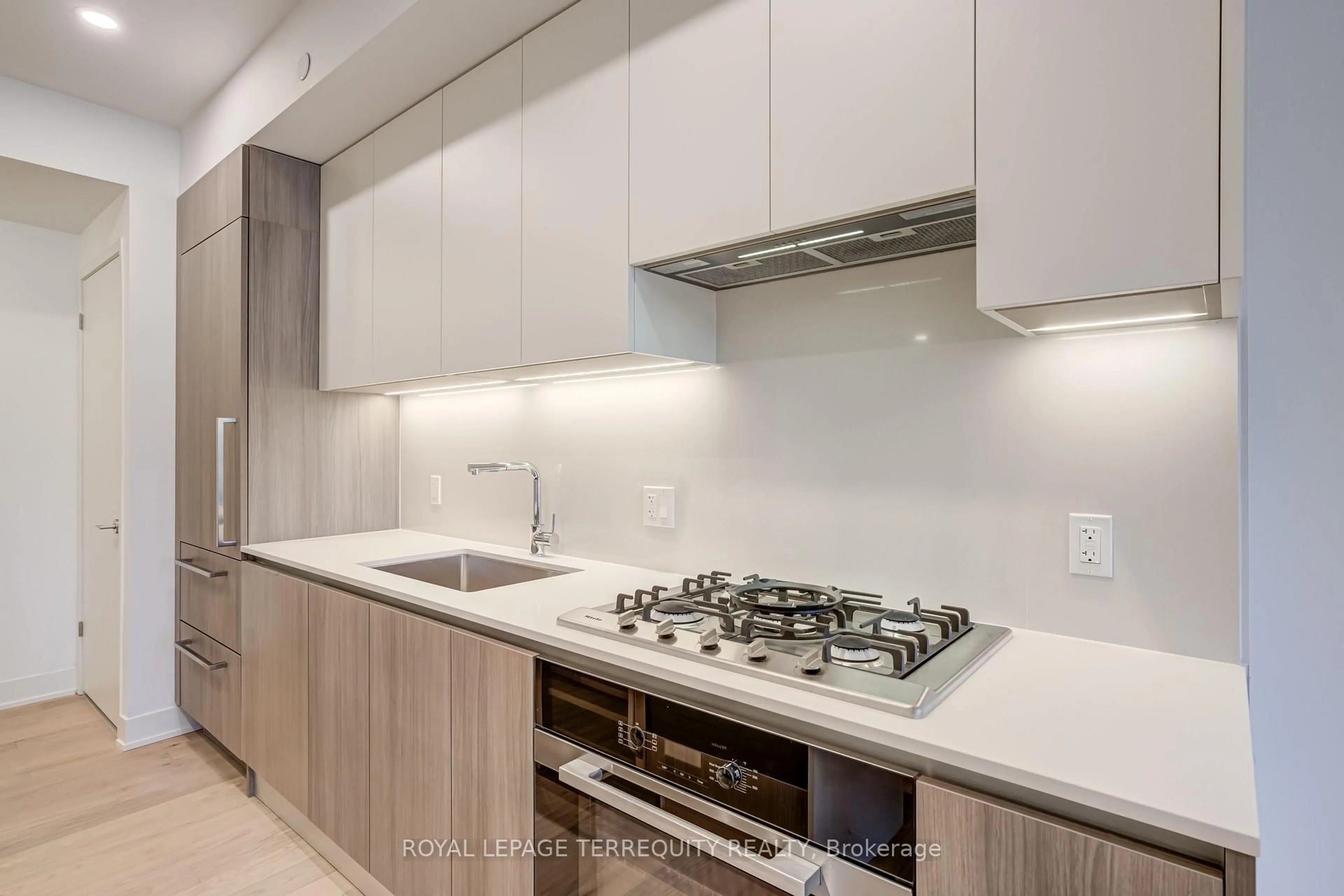 Standard kitchen, unknown for 200 Keewatin Ave #301, Toronto Ontario M4P 1Z8