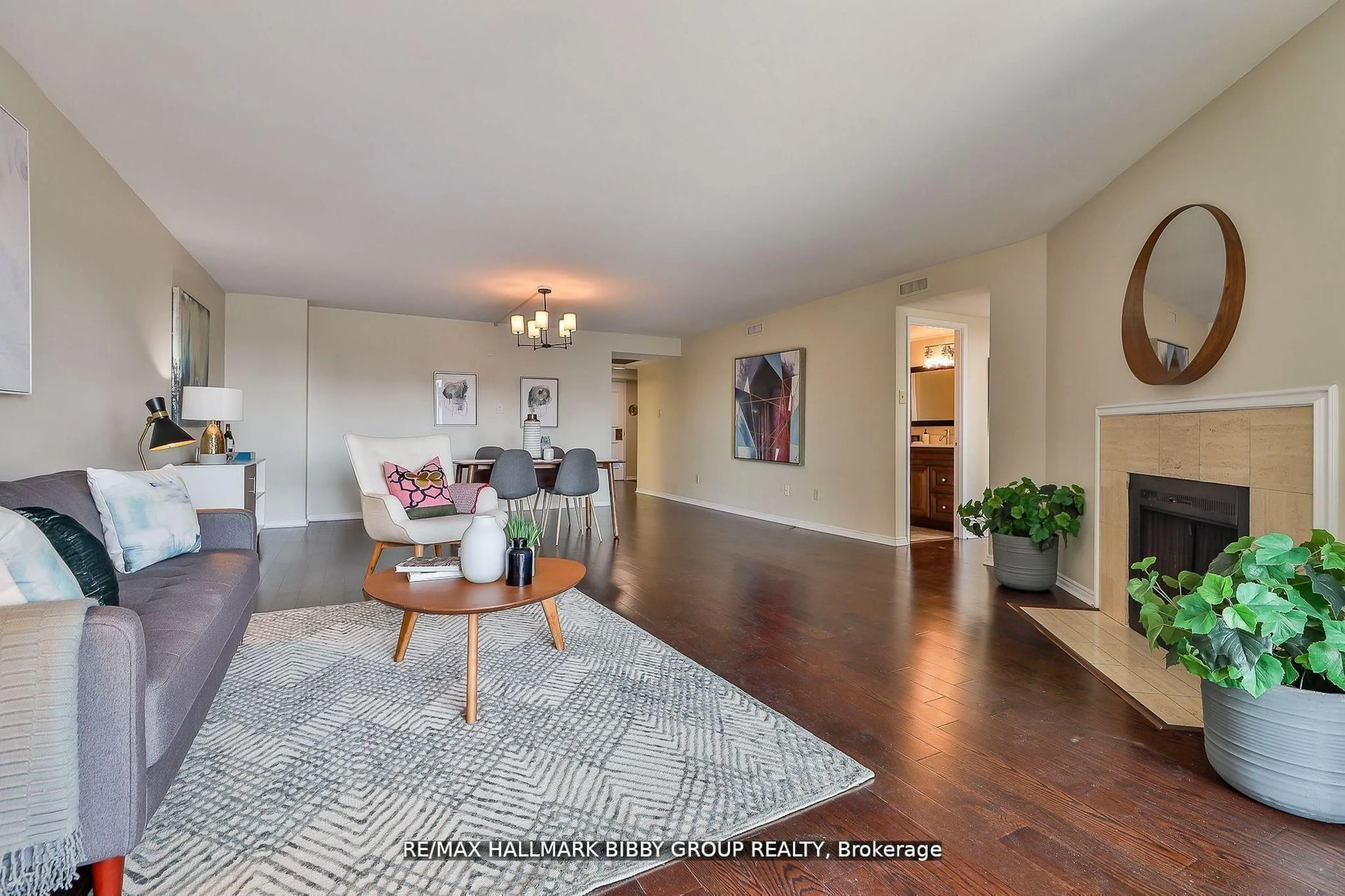 Living room with furniture, wood/laminate floor for 160 Frederick St #803, Toronto Ontario M5A 4H9