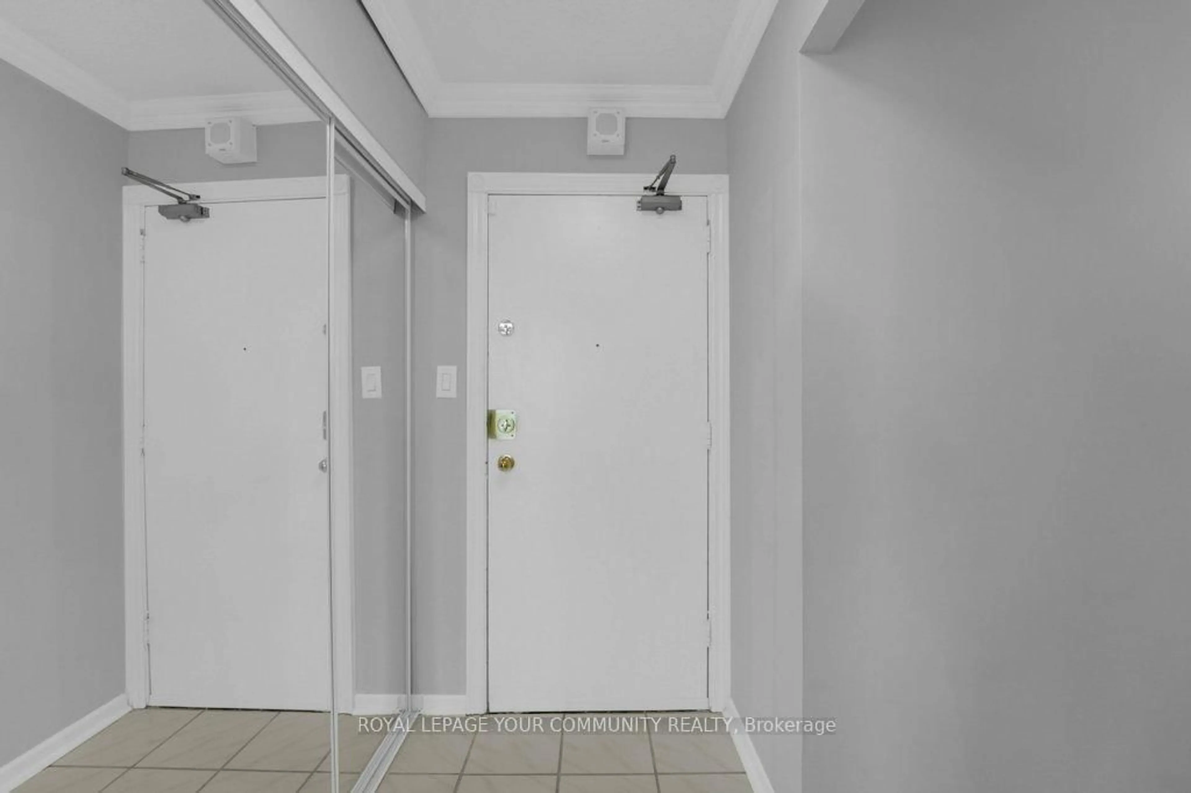 Indoor foyer for 5 Old Sheppard Ave #503, Toronto Ontario M2J 4K3