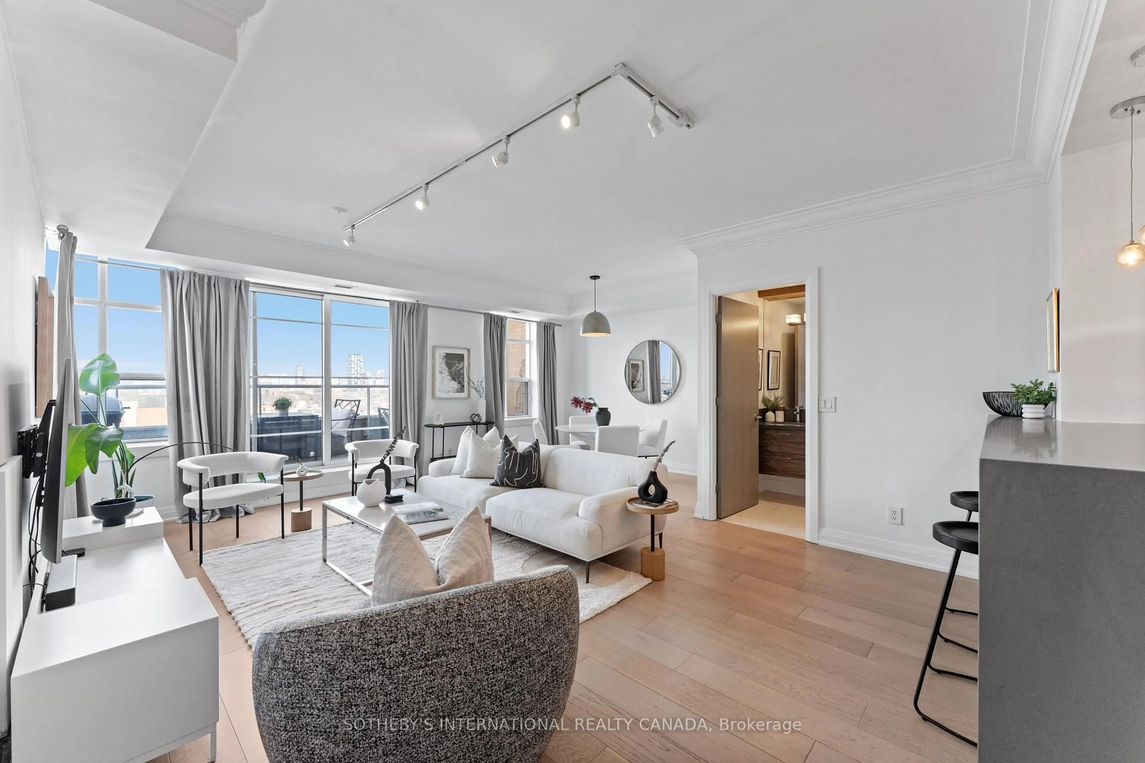 Living room with furniture, unknown for 438 Richmond St #1406, Toronto Ontario M5V 3S6