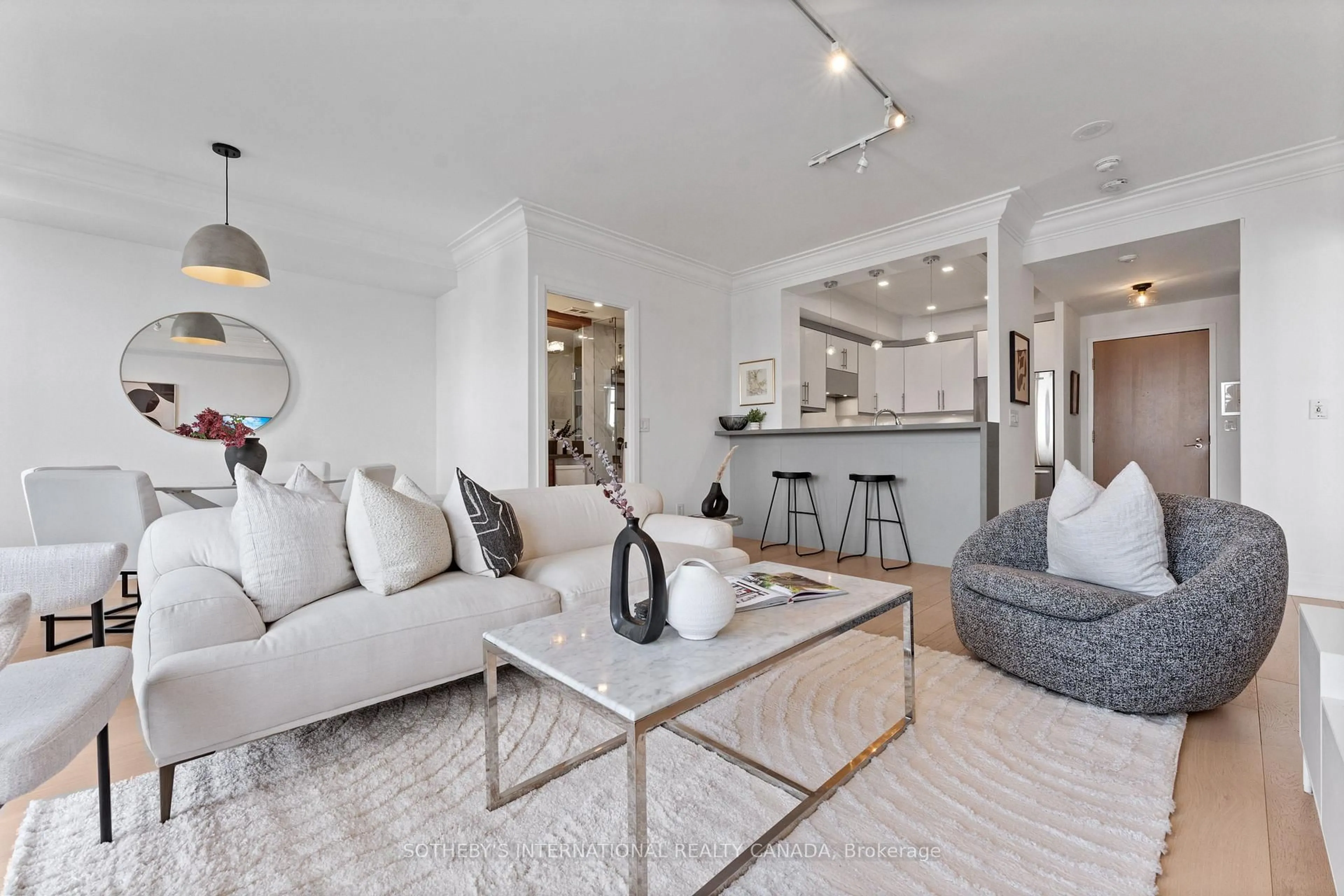 Living room with furniture, unknown for 438 Richmond St #1406, Toronto Ontario M5V 3S6