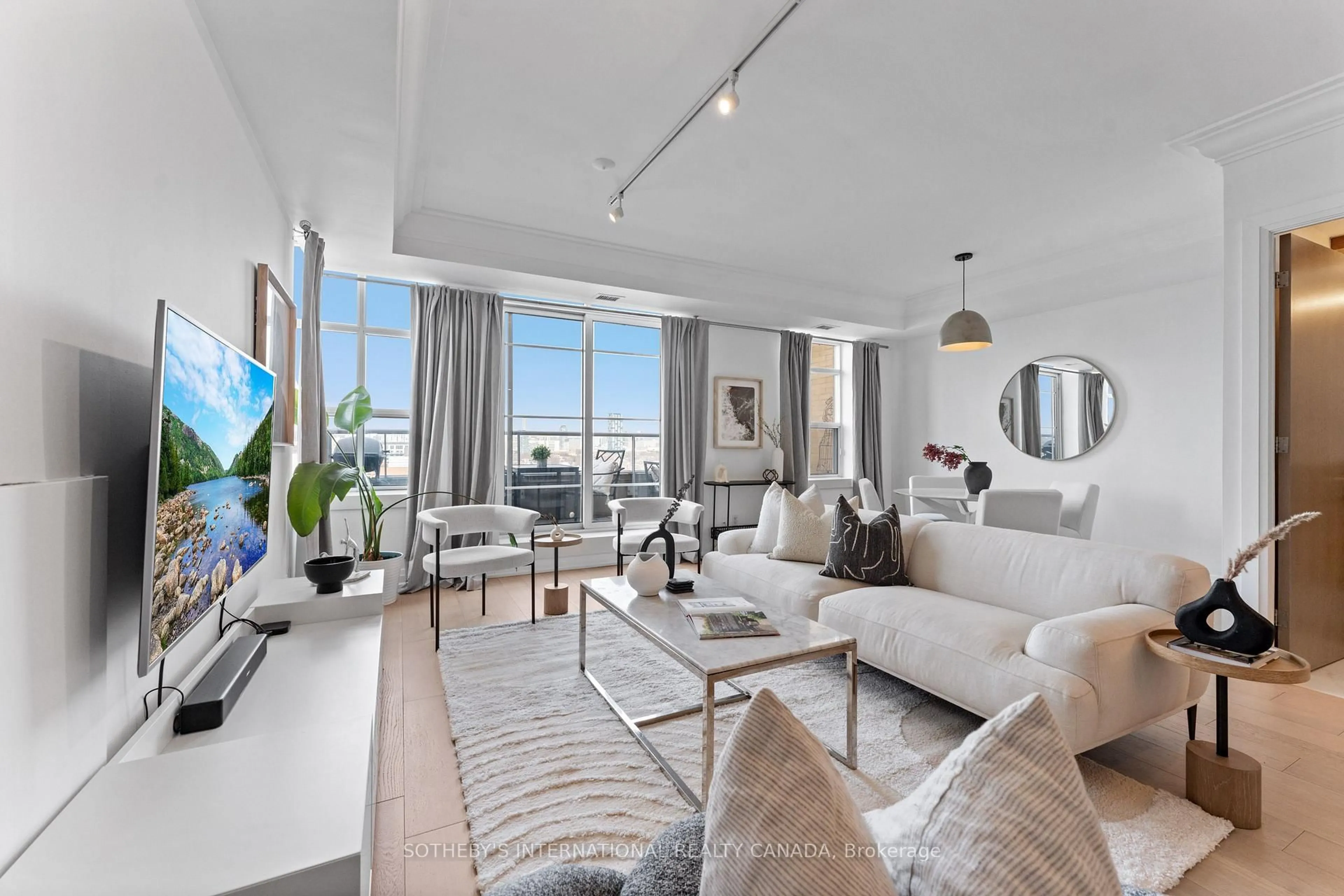 Living room with furniture, unknown for 438 Richmond St #1406, Toronto Ontario M5V 3S6