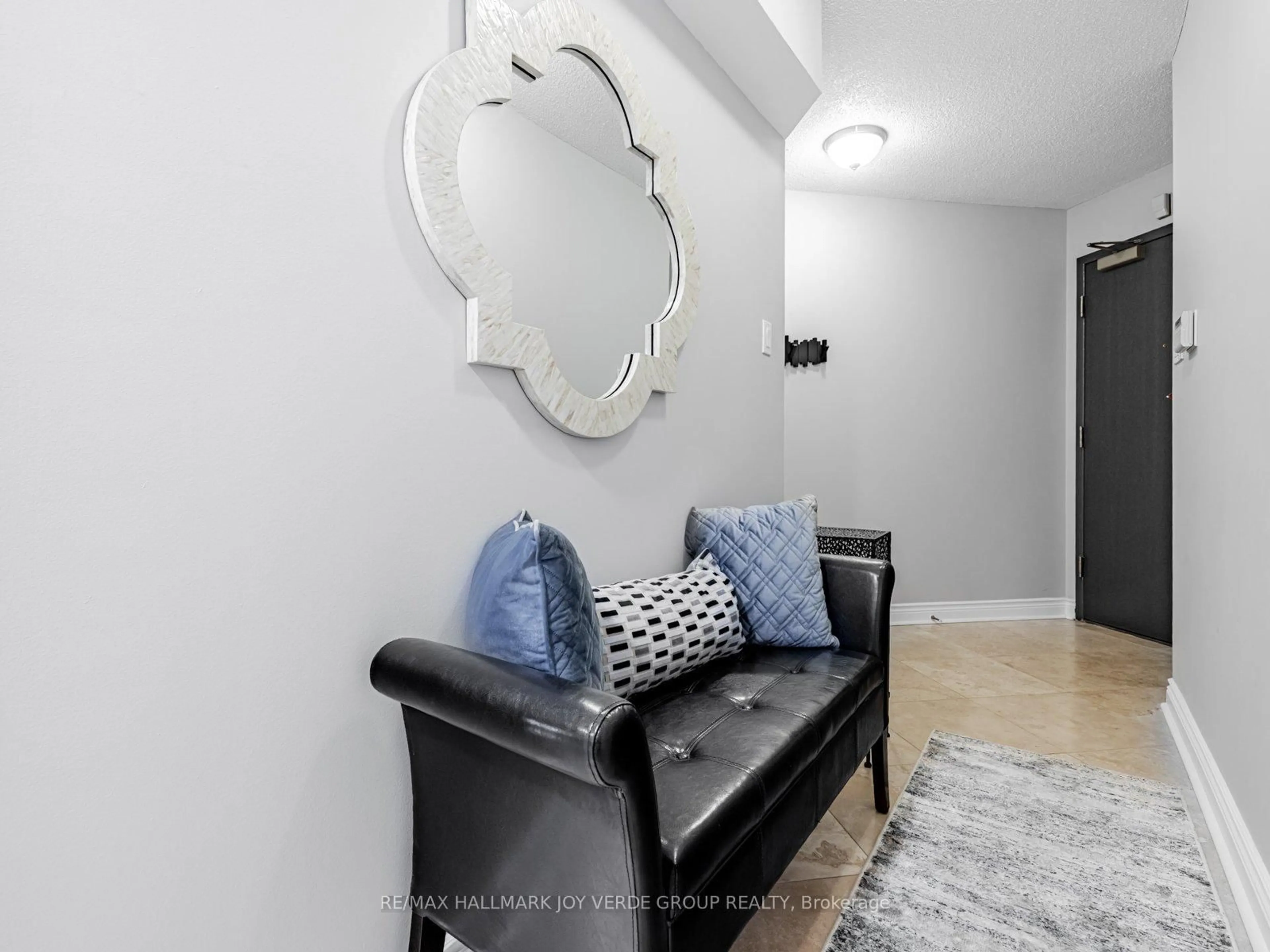 Indoor entryway for 7 Broadway Ave #302, Toronto Ontario M4P 3C5