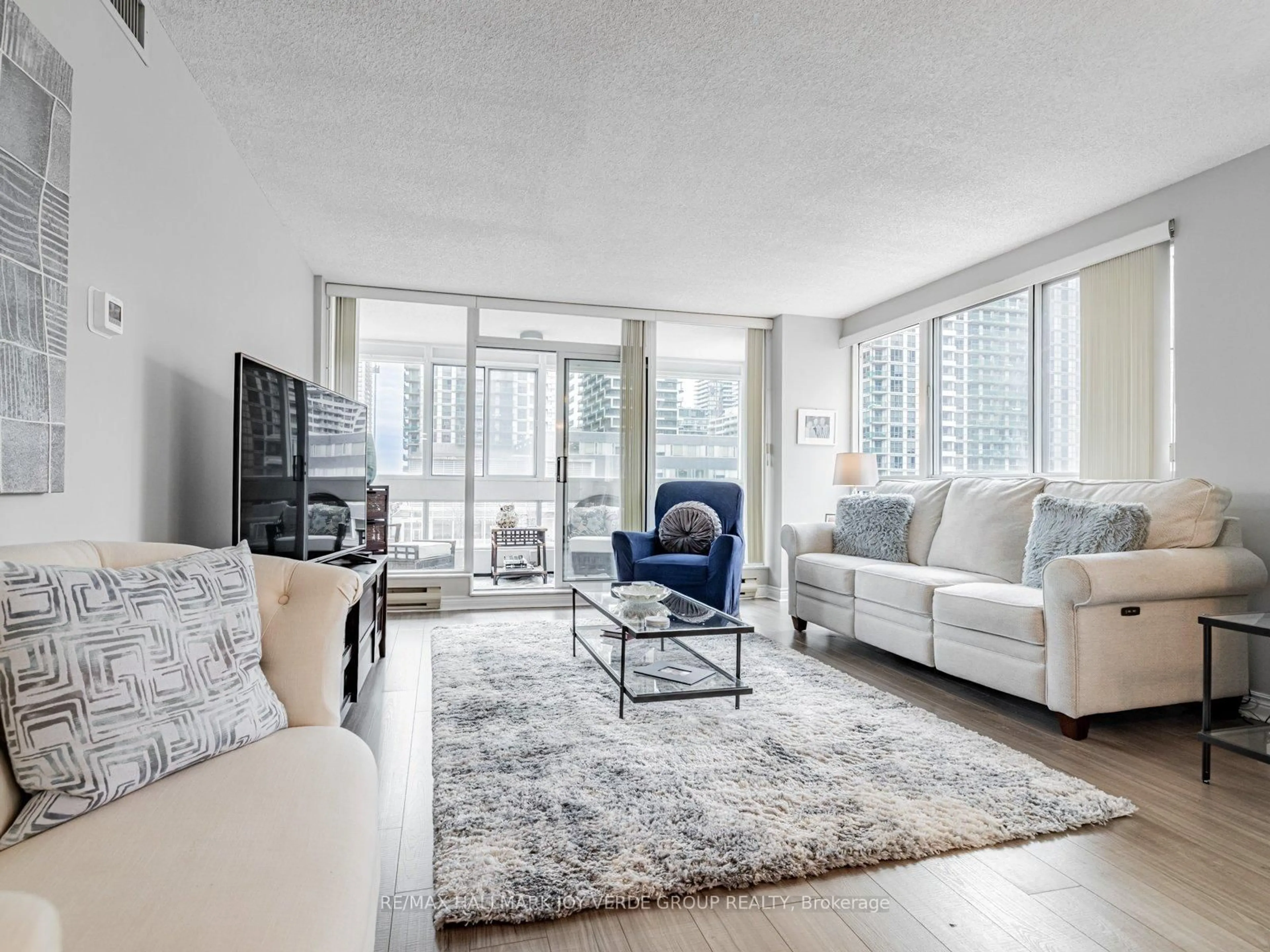 Living room with furniture, unknown for 7 Broadway Ave #302, Toronto Ontario M4P 3C5