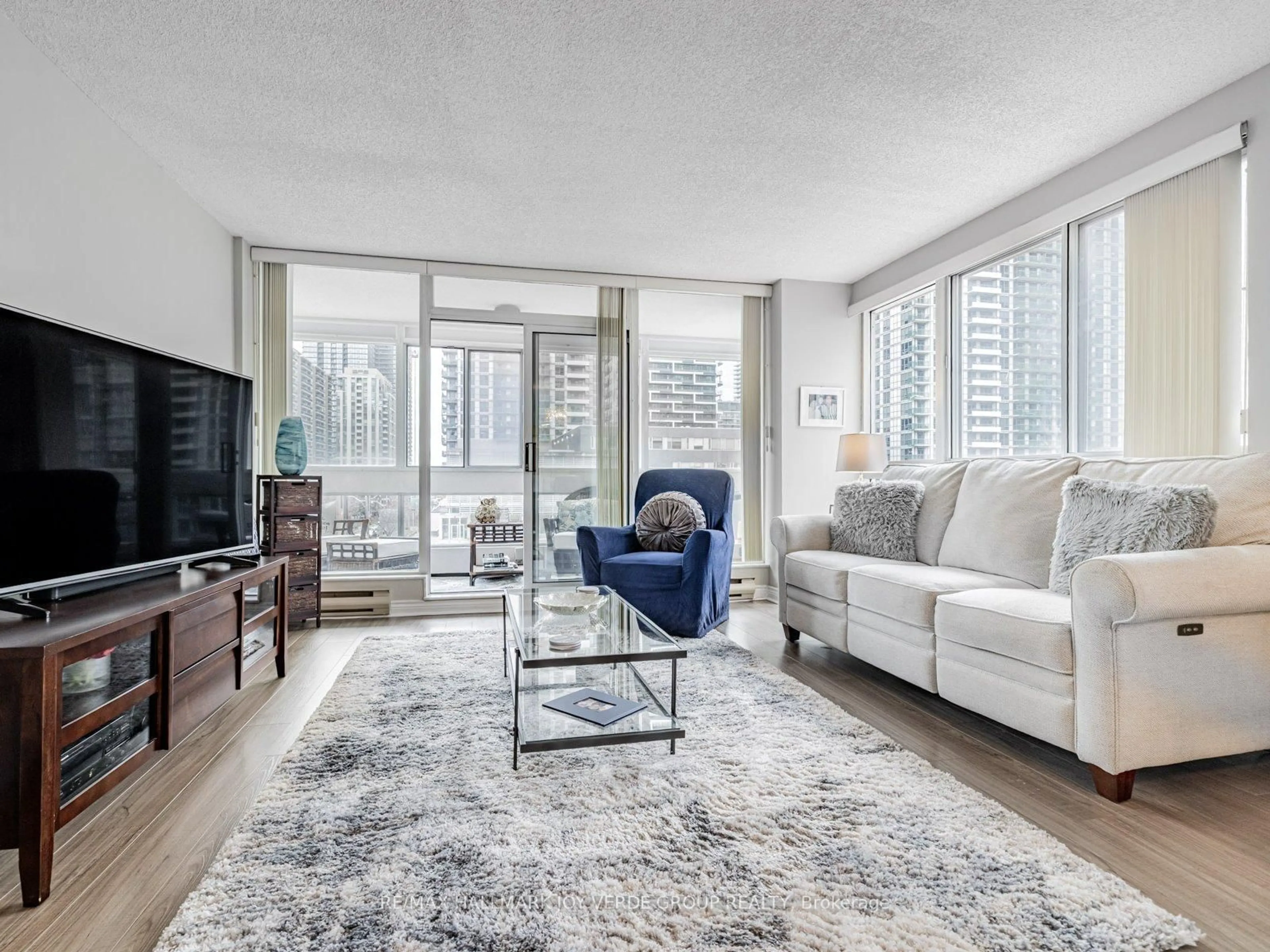 Living room with furniture, unknown for 7 Broadway Ave #302, Toronto Ontario M4P 3C5