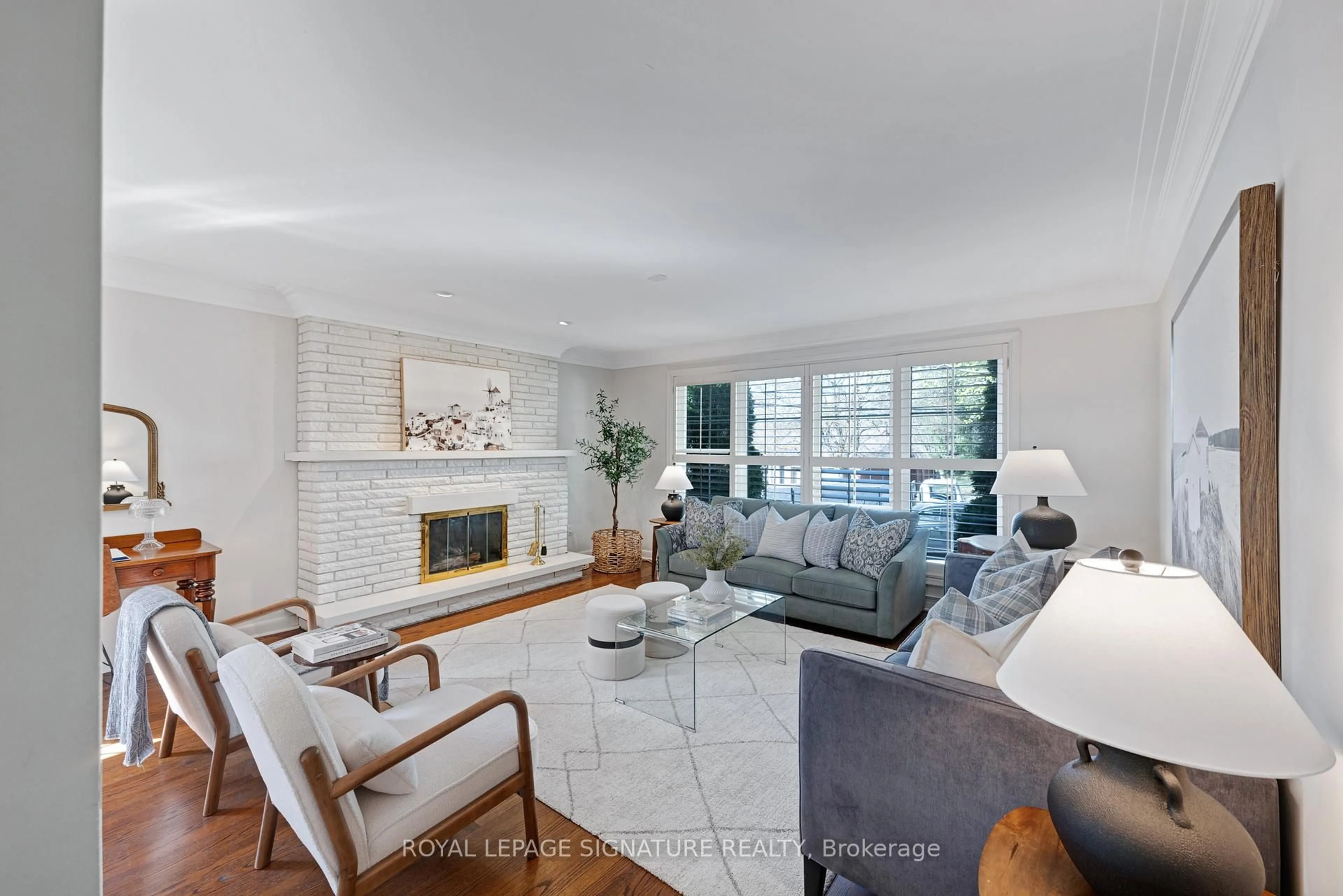 Living room with furniture, unknown for 1 Restwell Cres, Toronto Ontario M2K 2A1
