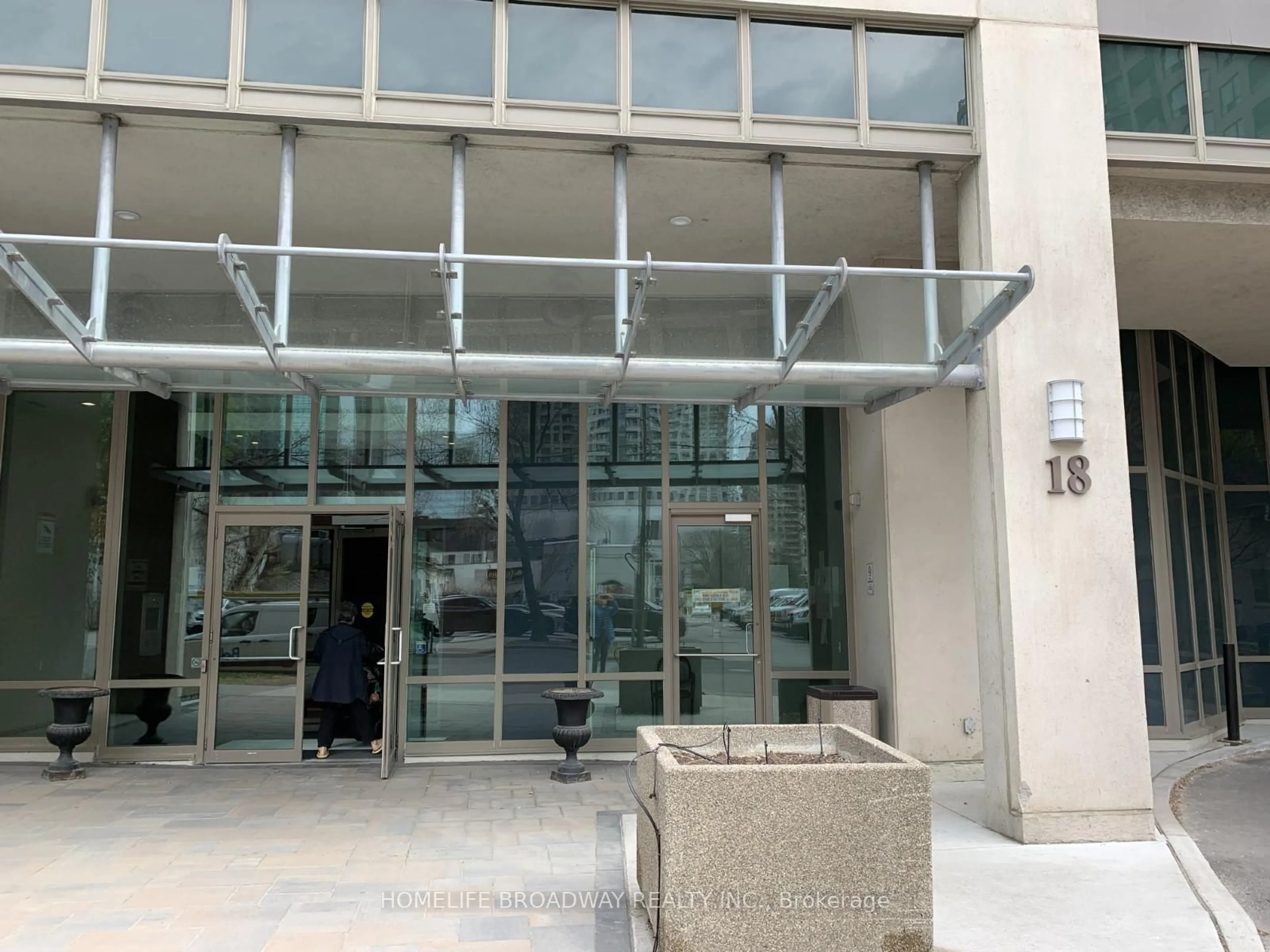 Indoor foyer for 18 Parkview Ave #1907, Toronto Ontario M2N 7H7