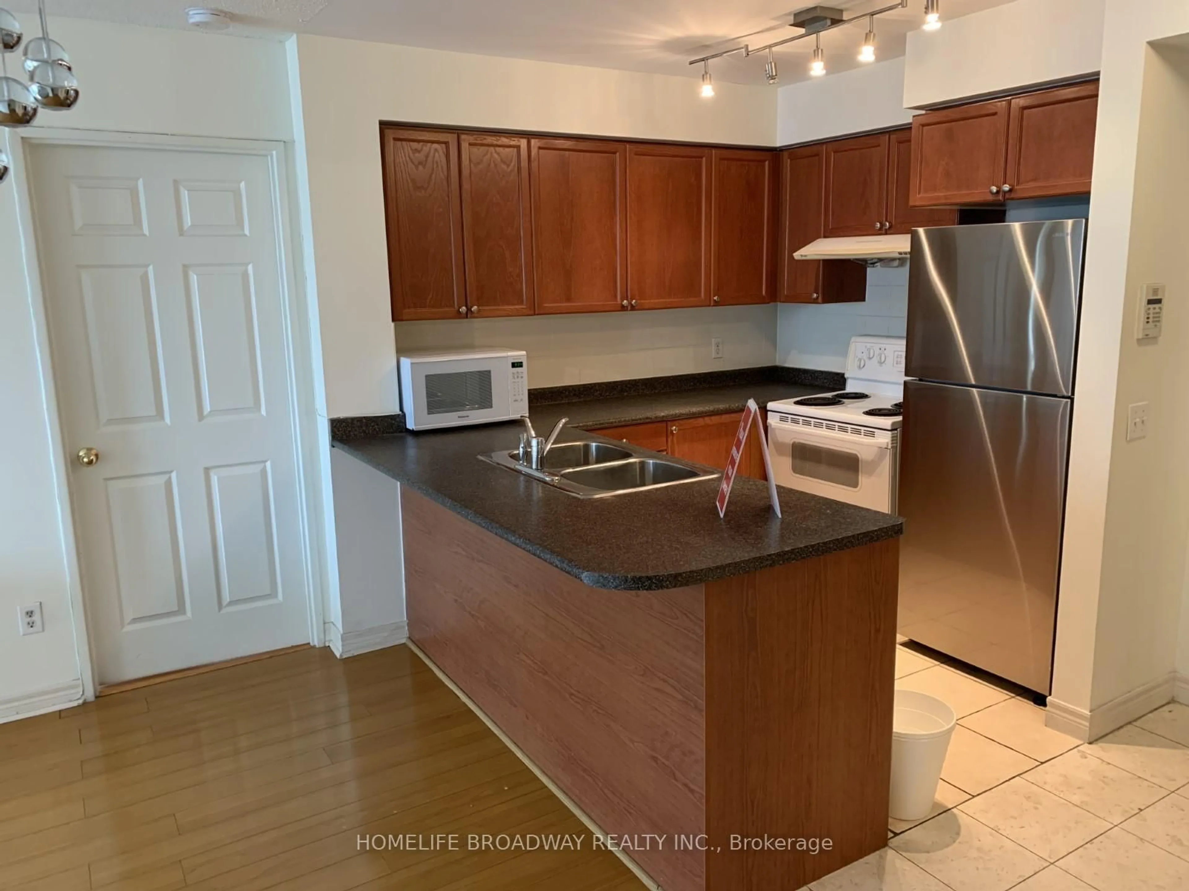 Standard kitchen, unknown for 18 Parkview Ave #1907, Toronto Ontario M2N 7H7
