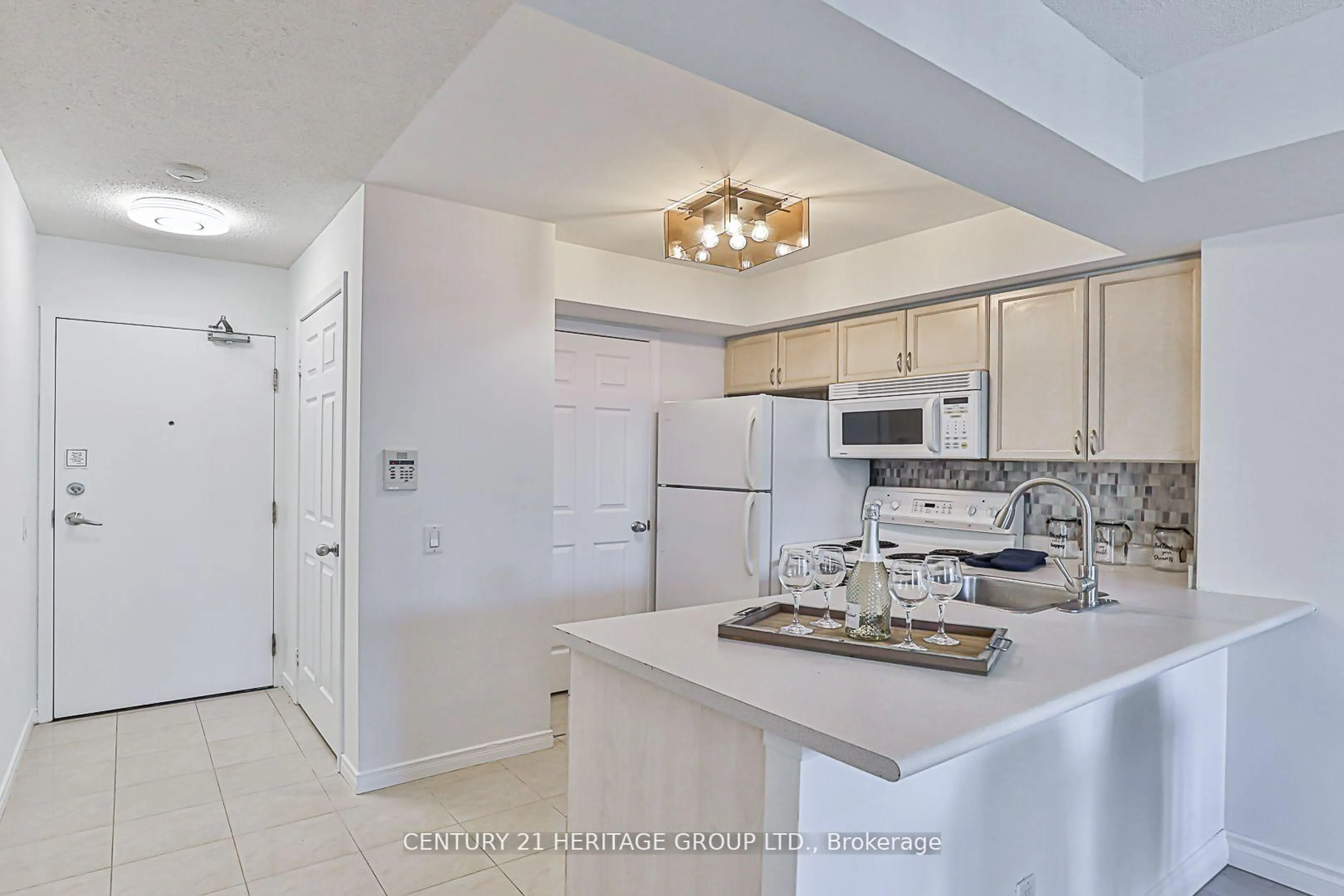 Open concept kitchen, ceramic/tile floor for 30 Harrison Garden Blvd #701, Toronto Ontario M2N 7A9
