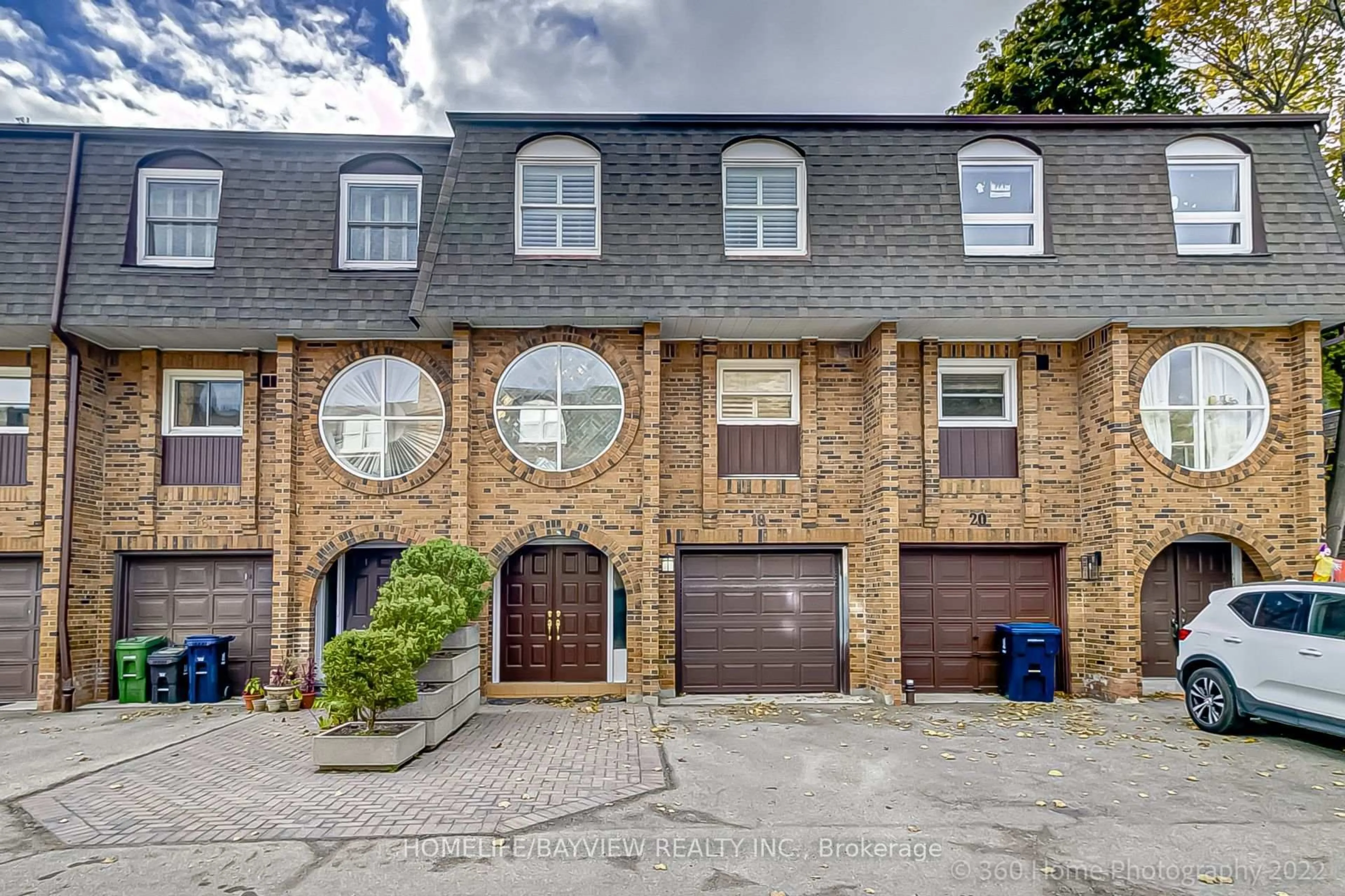 Home with brick exterior material, street for 18 Oaken Gate Way #18, Toronto Ontario M2P 2A1