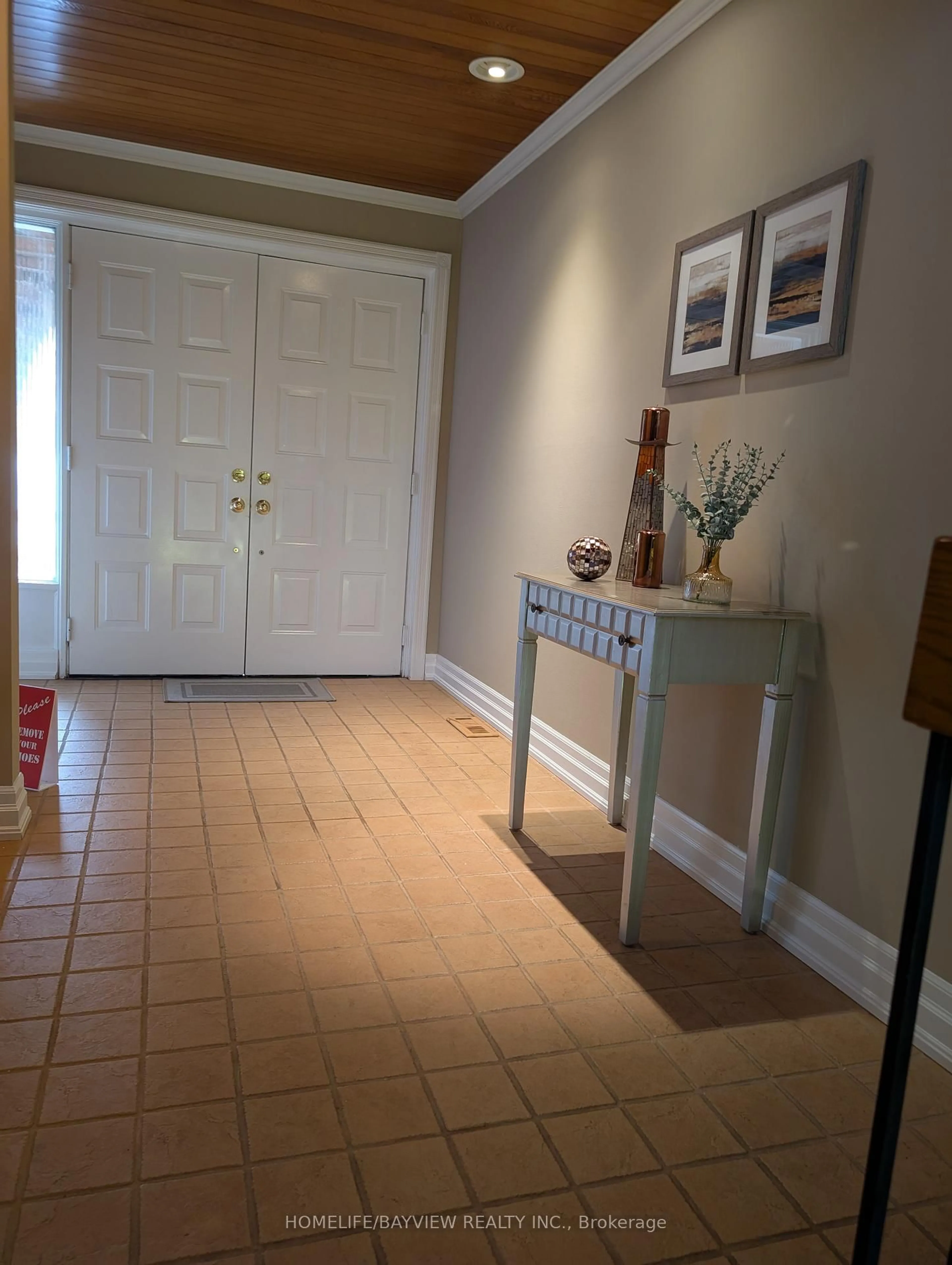 Indoor entryway for 18 Oaken Gate Way #18, Toronto Ontario M2P 2A1