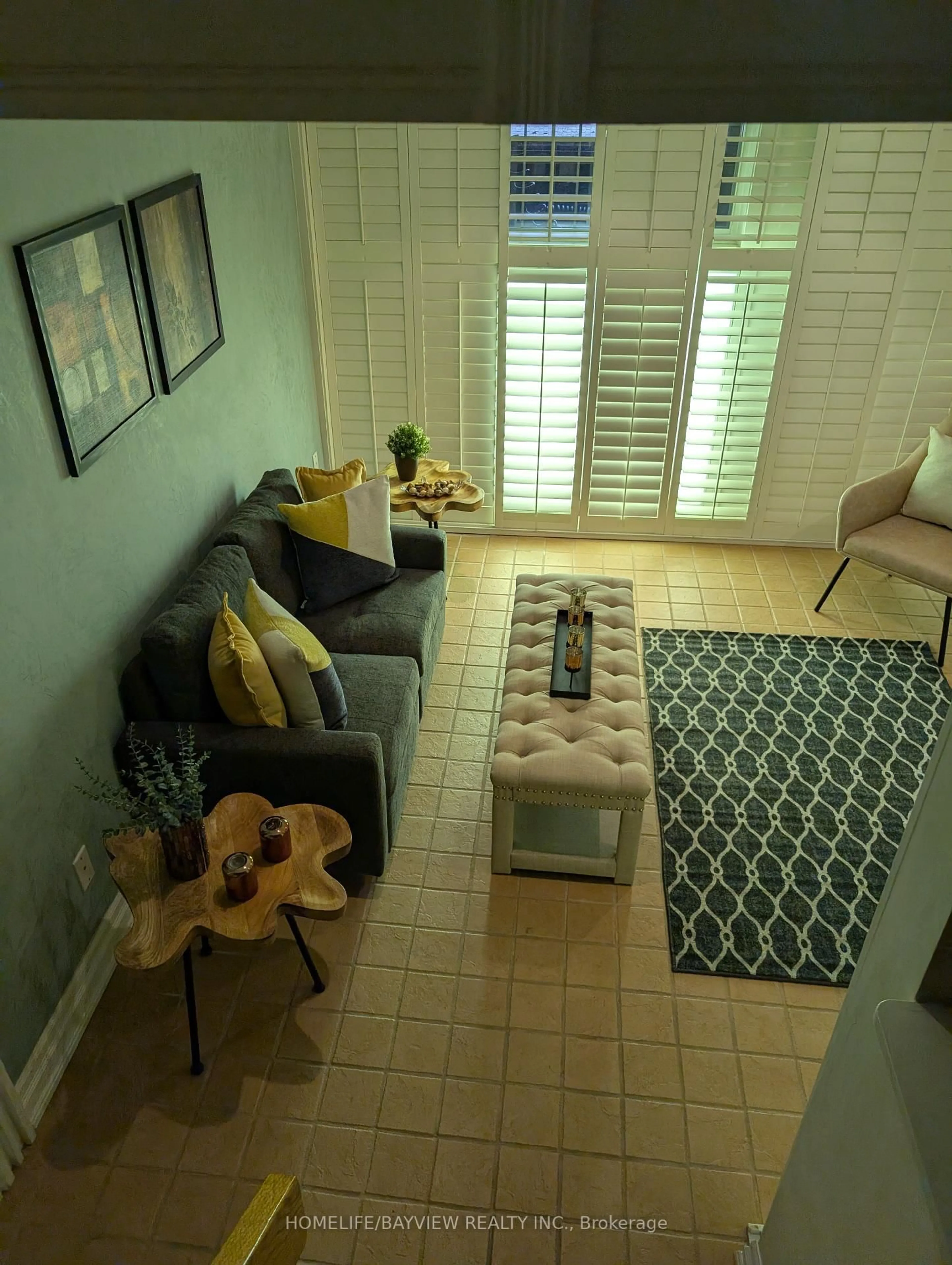 Living room with furniture, unknown for 18 Oaken Gate Way #18, Toronto Ontario M2P 2A1