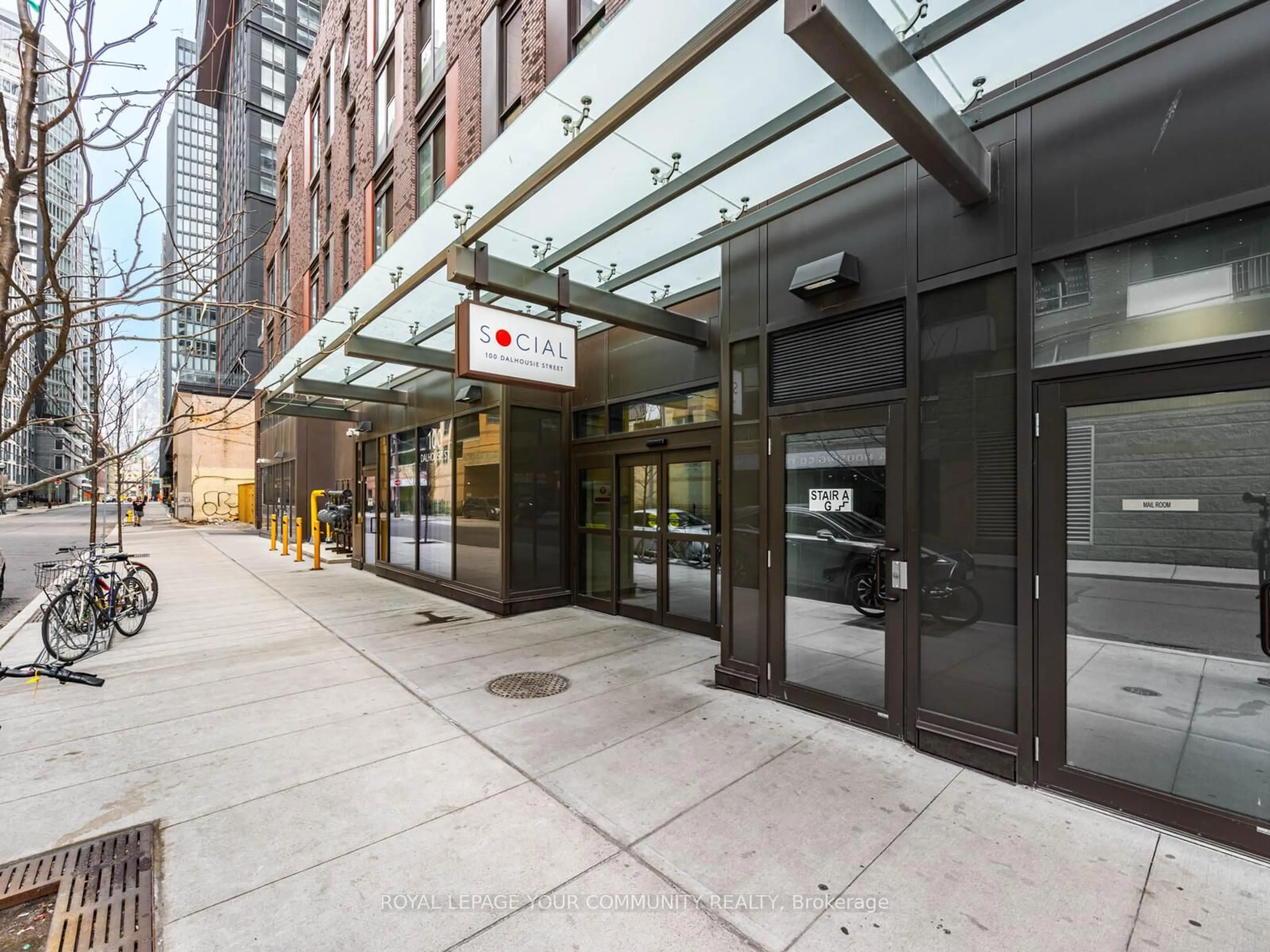 Indoor foyer for 100 Dalhousie St #415, Toronto Ontario M5B 0C7