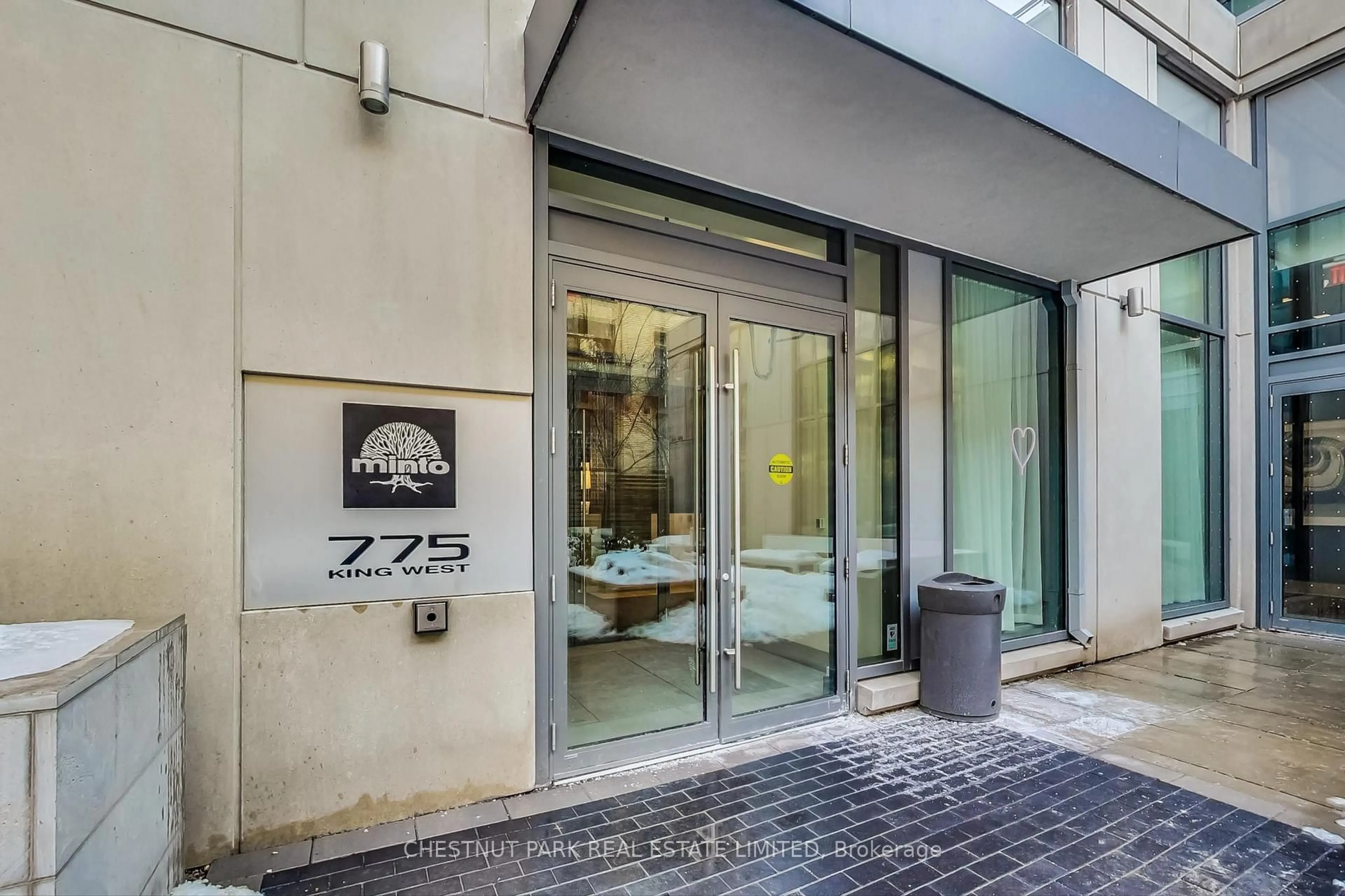 Indoor foyer for 775 King St #1007, Toronto Ontario M5V 1N4