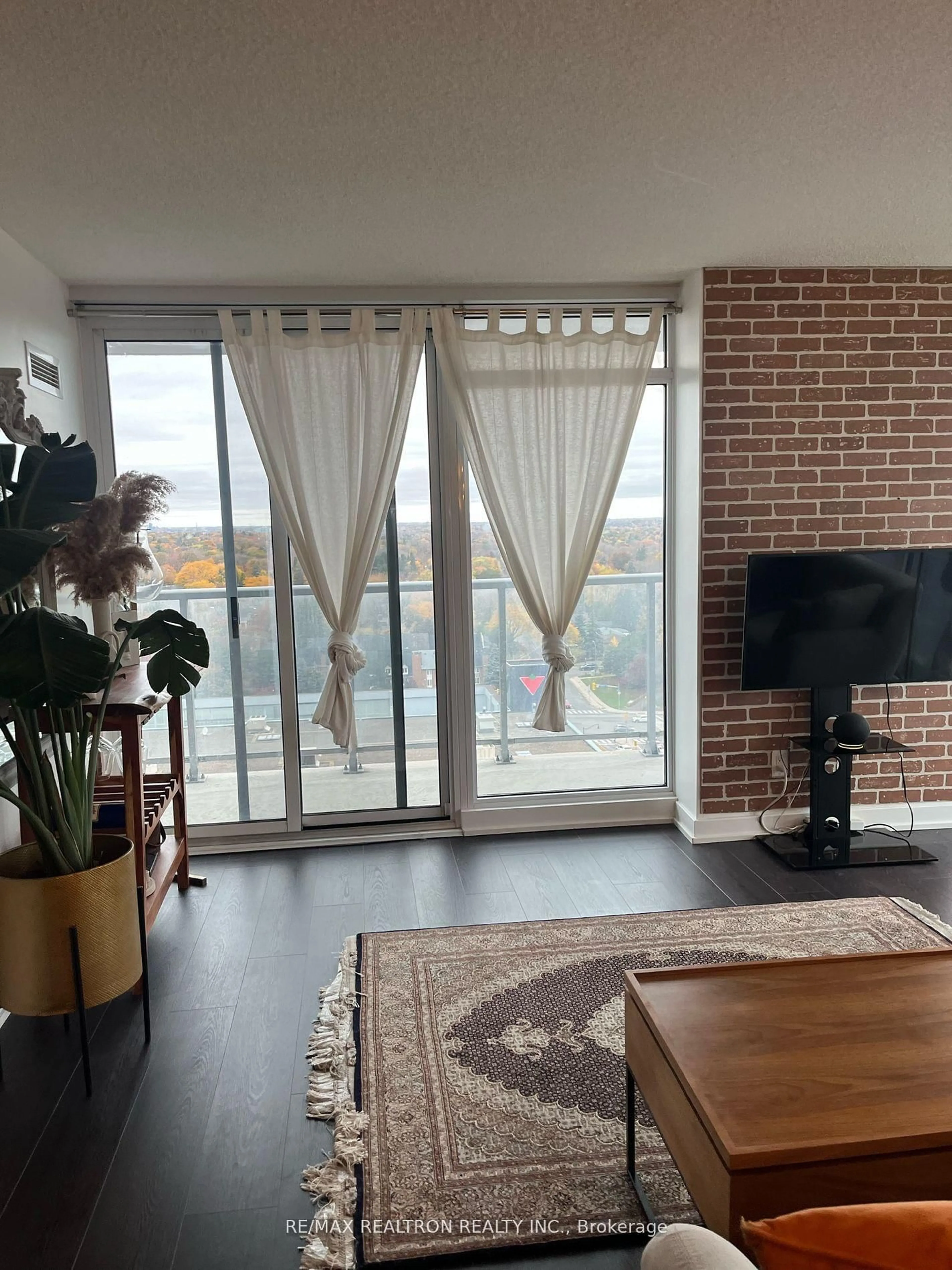 Living room with furniture, wood/laminate floor for 72 Esther Shiner Blvd #1612, Toronto Ontario M2K 0C4
