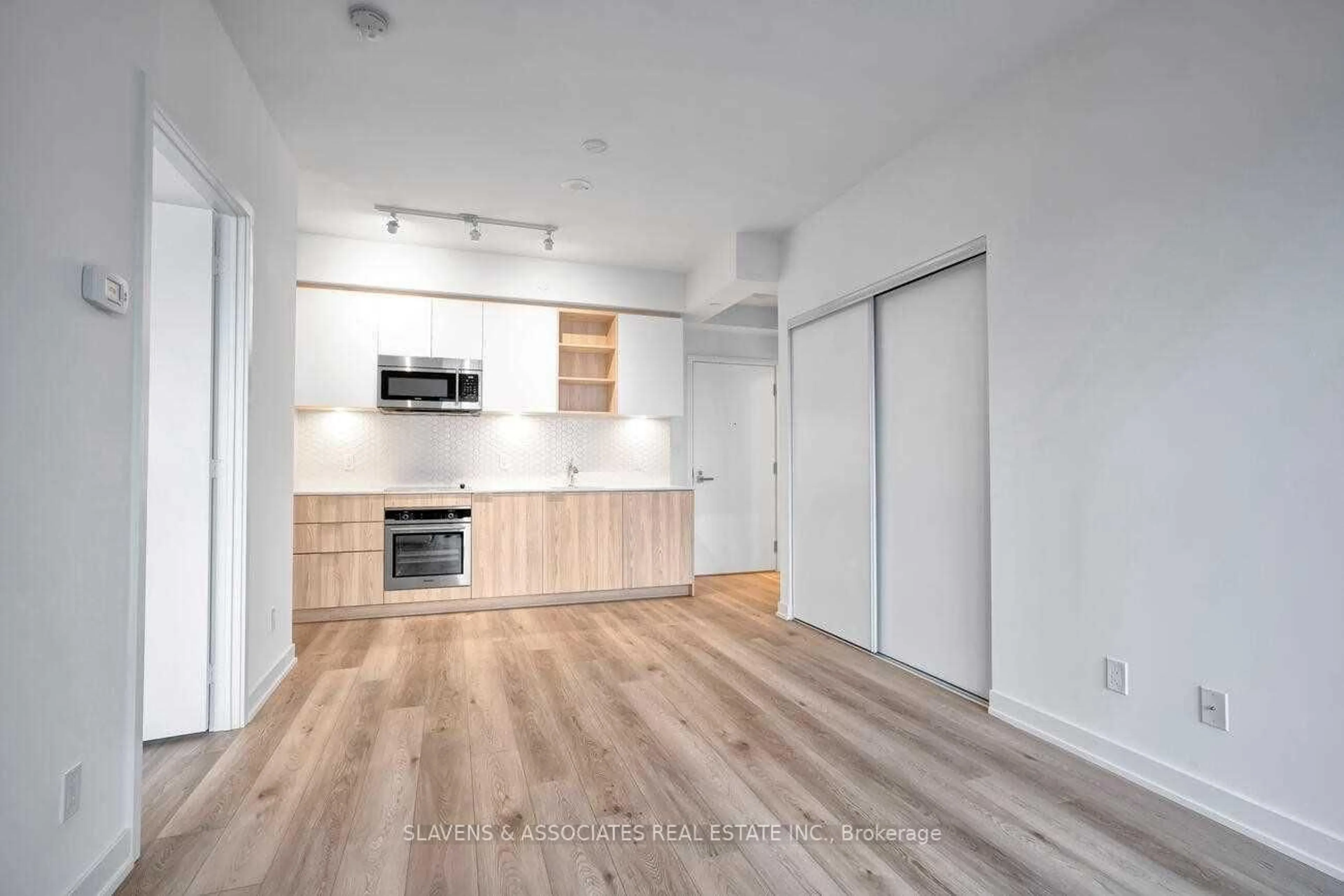 Open concept kitchen, wood/laminate floor for 50 Ordnance St #2912, Toronto Ontario M6K 0C9