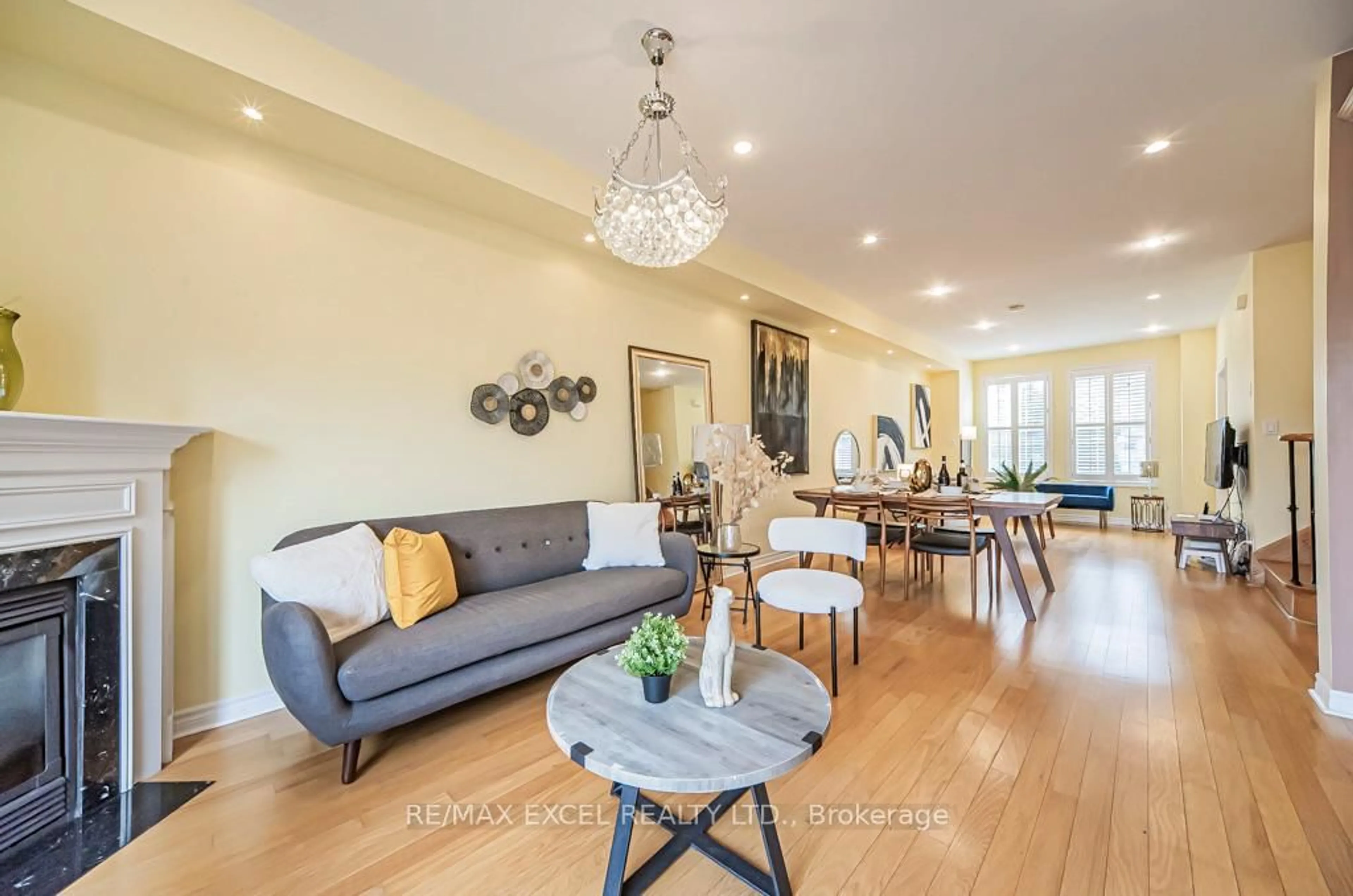 Living room with furniture, wood/laminate floor for 28 Bond Ave, Toronto Ontario M3B 3R8