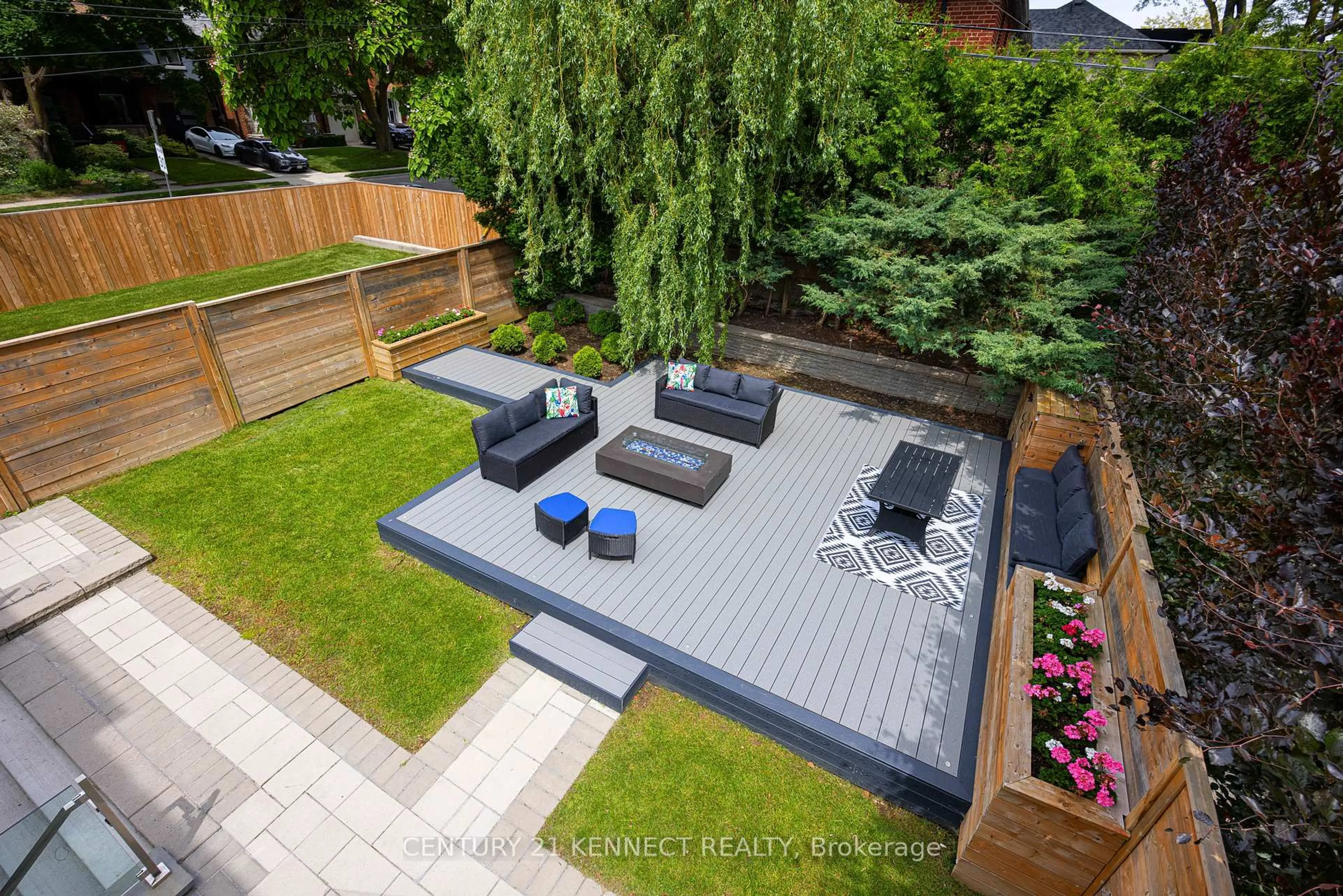 Patio, street for 476 Broadway Ave, Toronto Ontario M4G 2R6