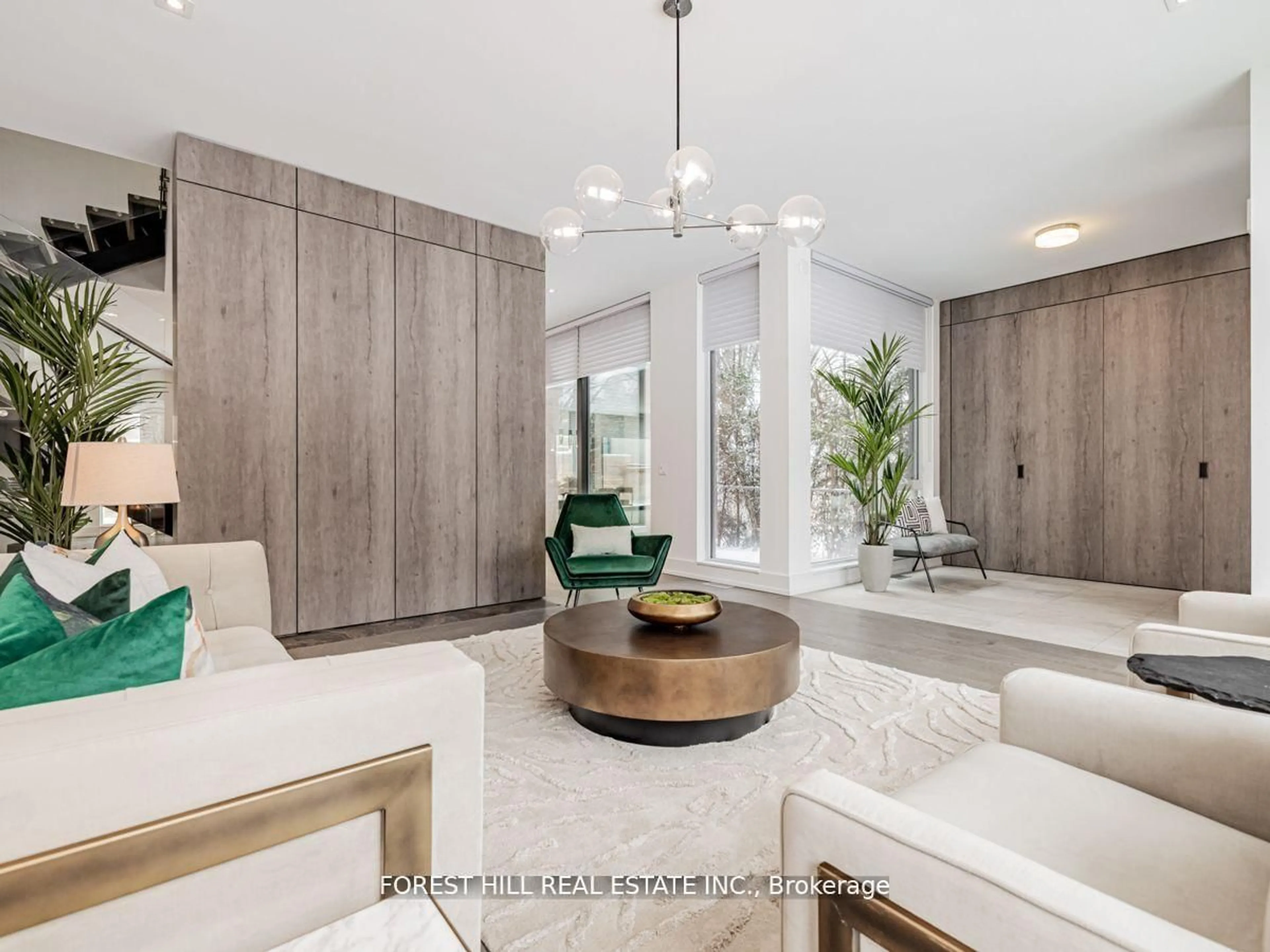 Indoor entryway for 7 Fairmeadow Ave, Toronto Ontario M2P 0A5