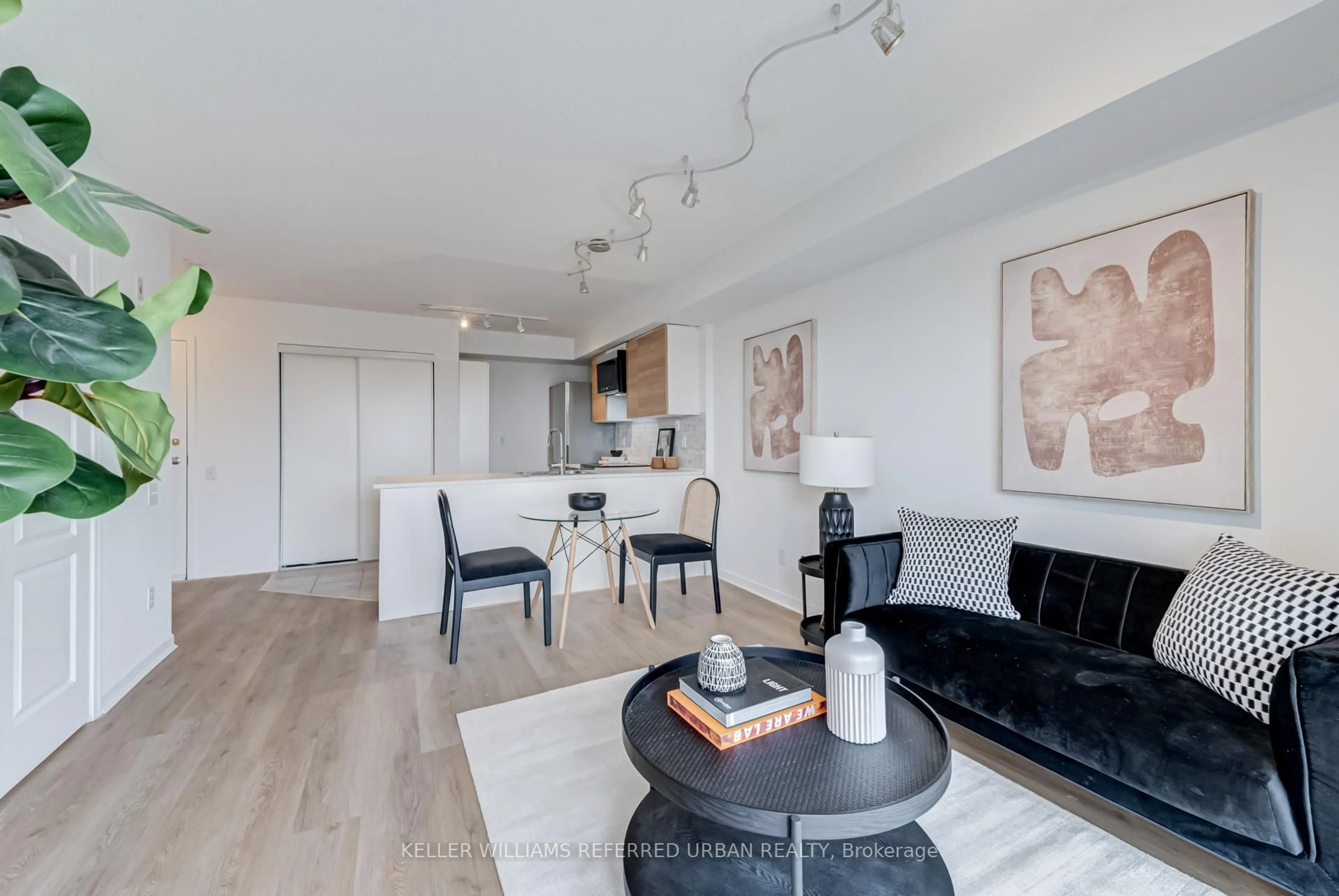 Living room with furniture, unknown for 140 Bathurst St #703, Toronto Ontario M5V 3N8