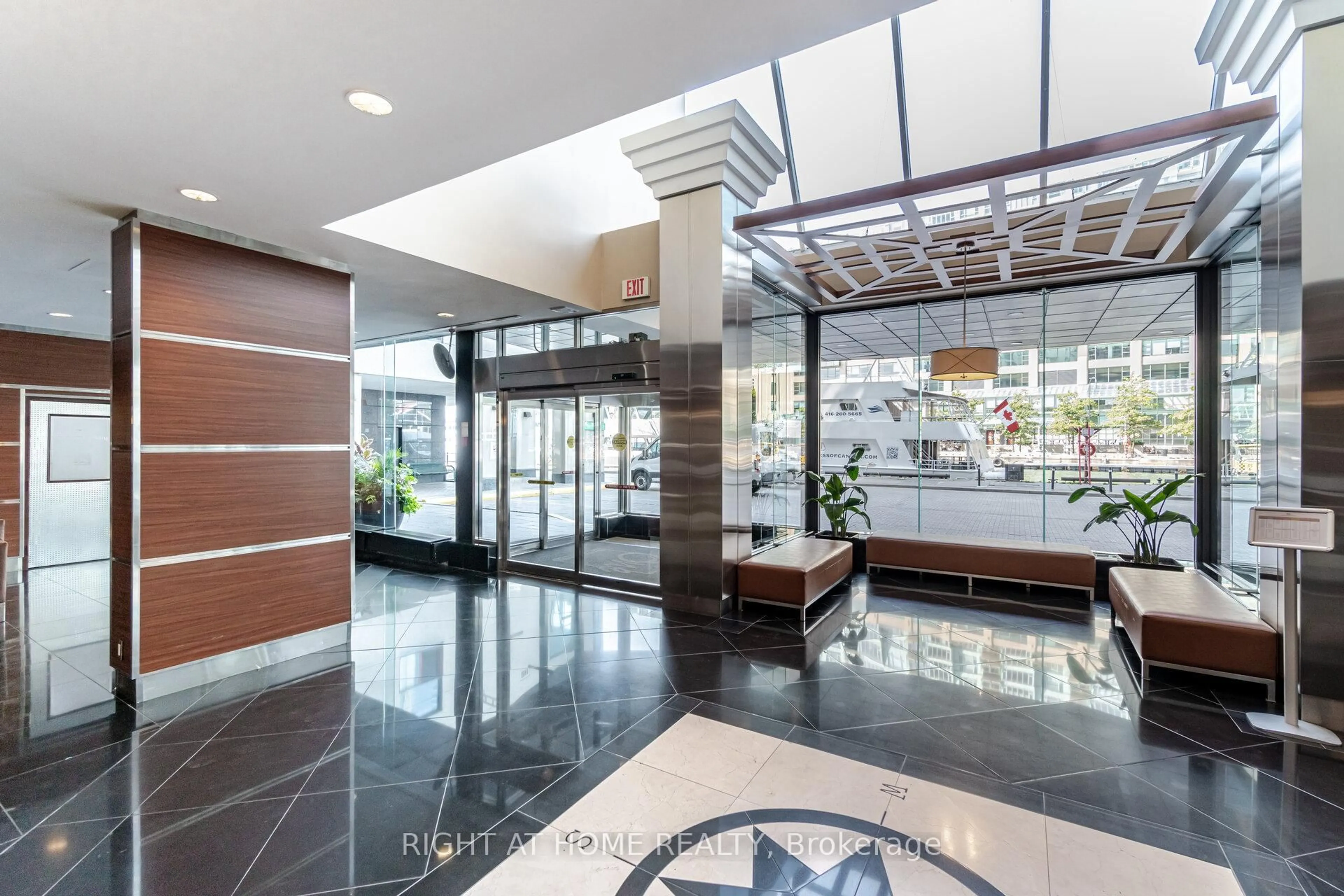 Indoor foyer for 77 Harbour Sq #1812, Toronto Ontario M5J 2S2