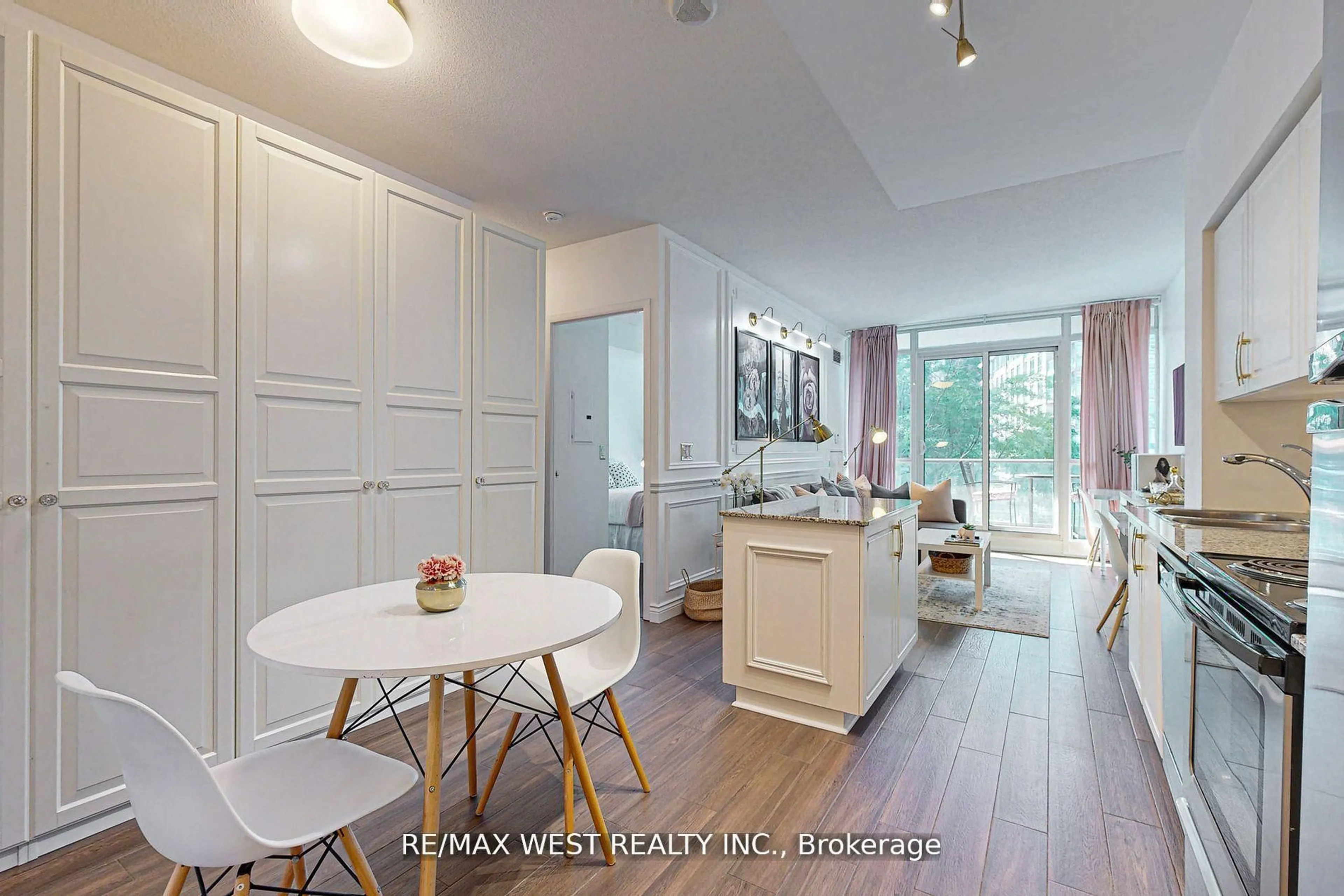 Open concept kitchen, wood/laminate floor for 209 Fort York Blvd #355, Toronto Ontario M5V 4A1