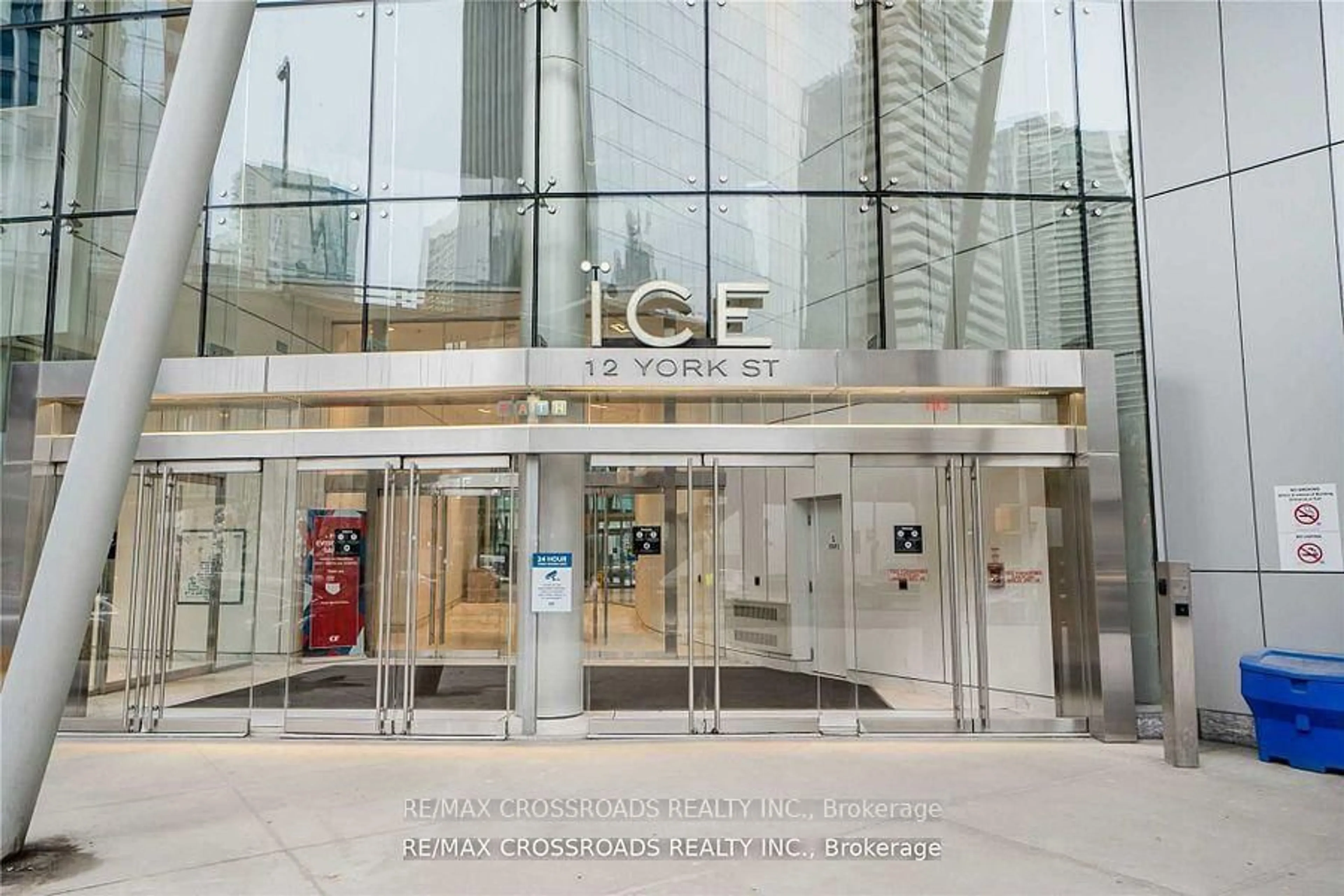 Indoor foyer for 12 York St #2709, Toronto Ontario M5J 0A9