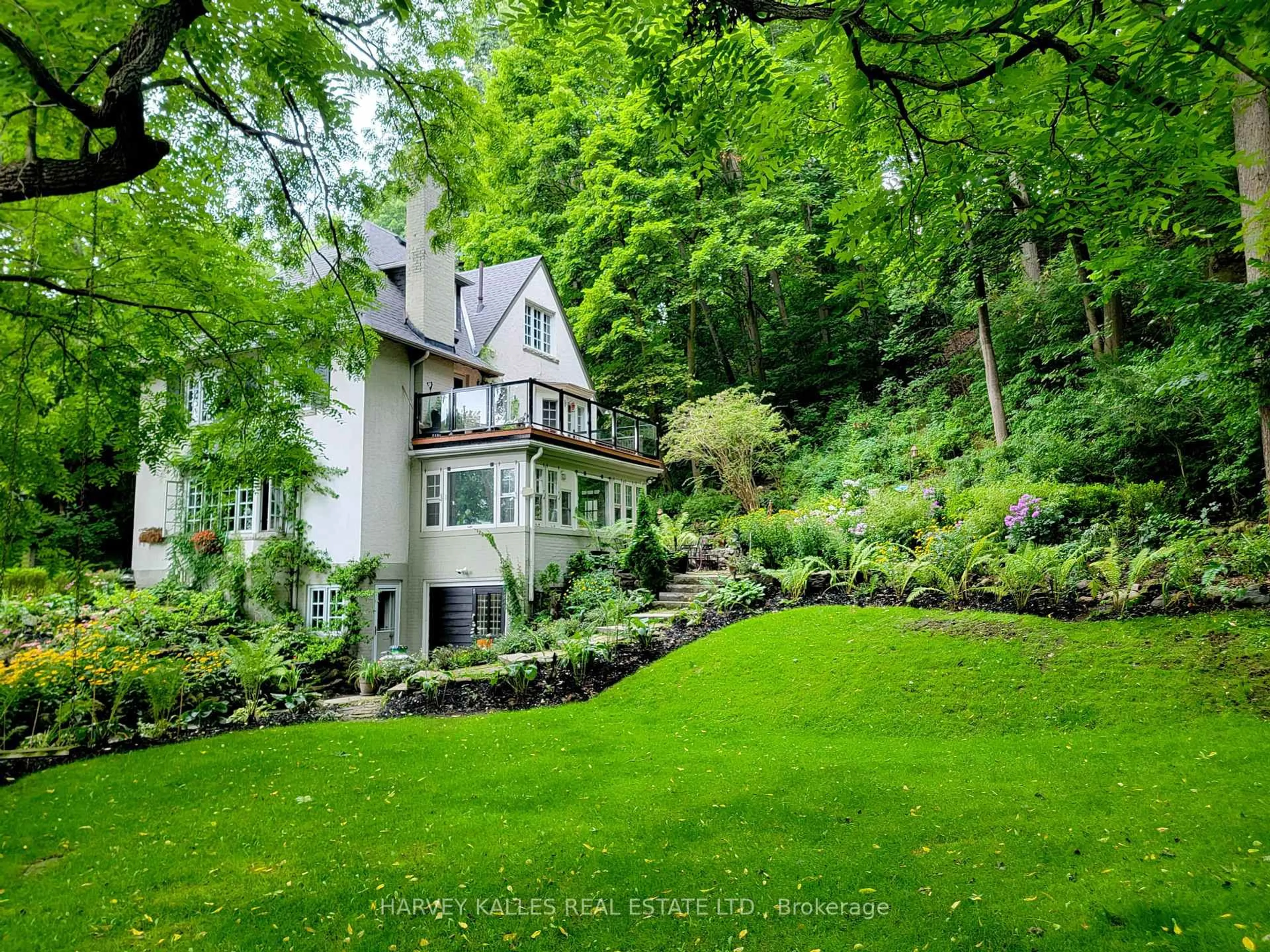 A pic from outside/outdoor area/front of a property/back of a property/a pic from drone, forest/trees view for 42 Brookfield Rd, Toronto Ontario M2P 1A9