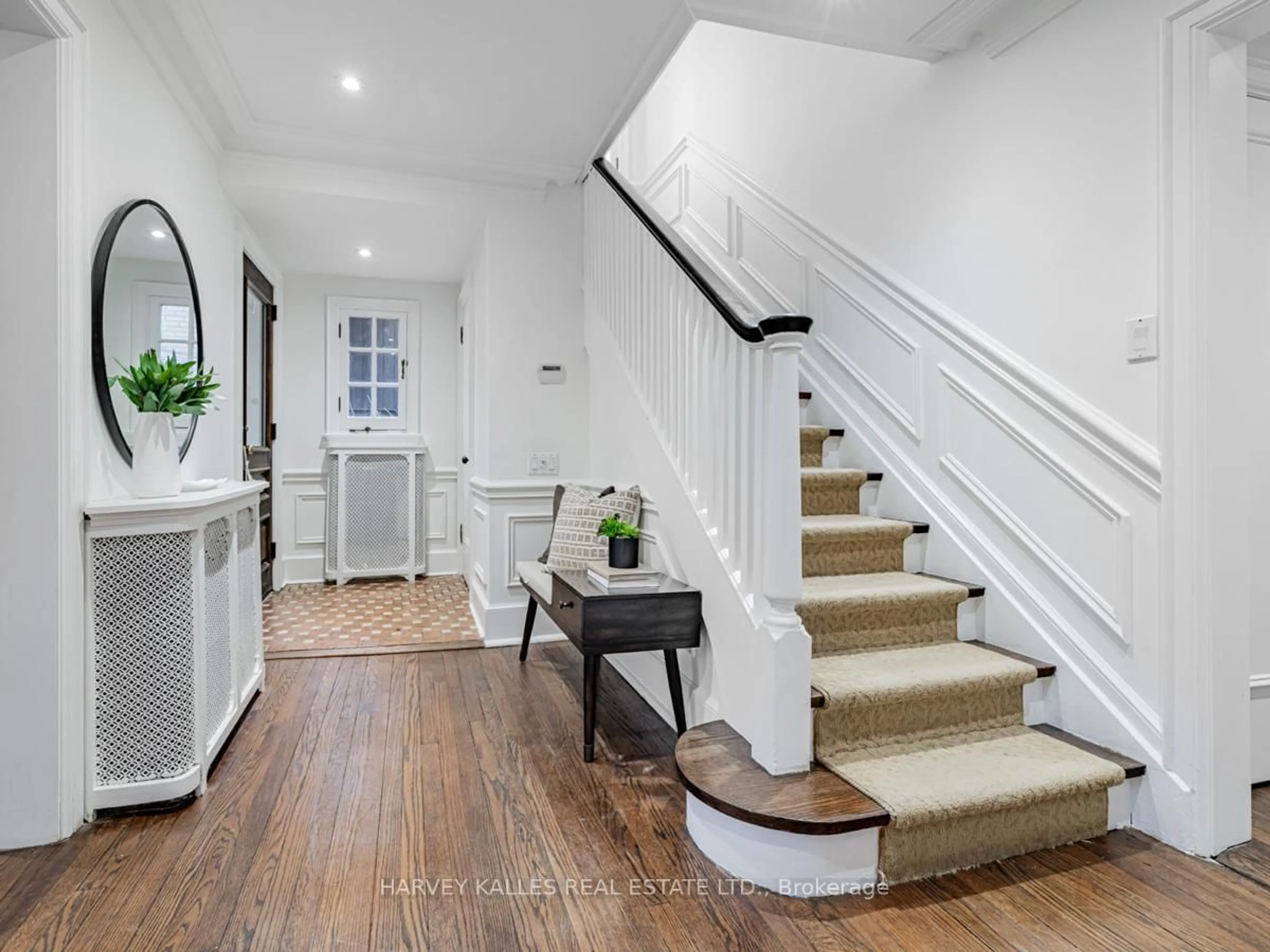 Indoor entryway for 42 Brookfield Rd, Toronto Ontario M2P 1A9