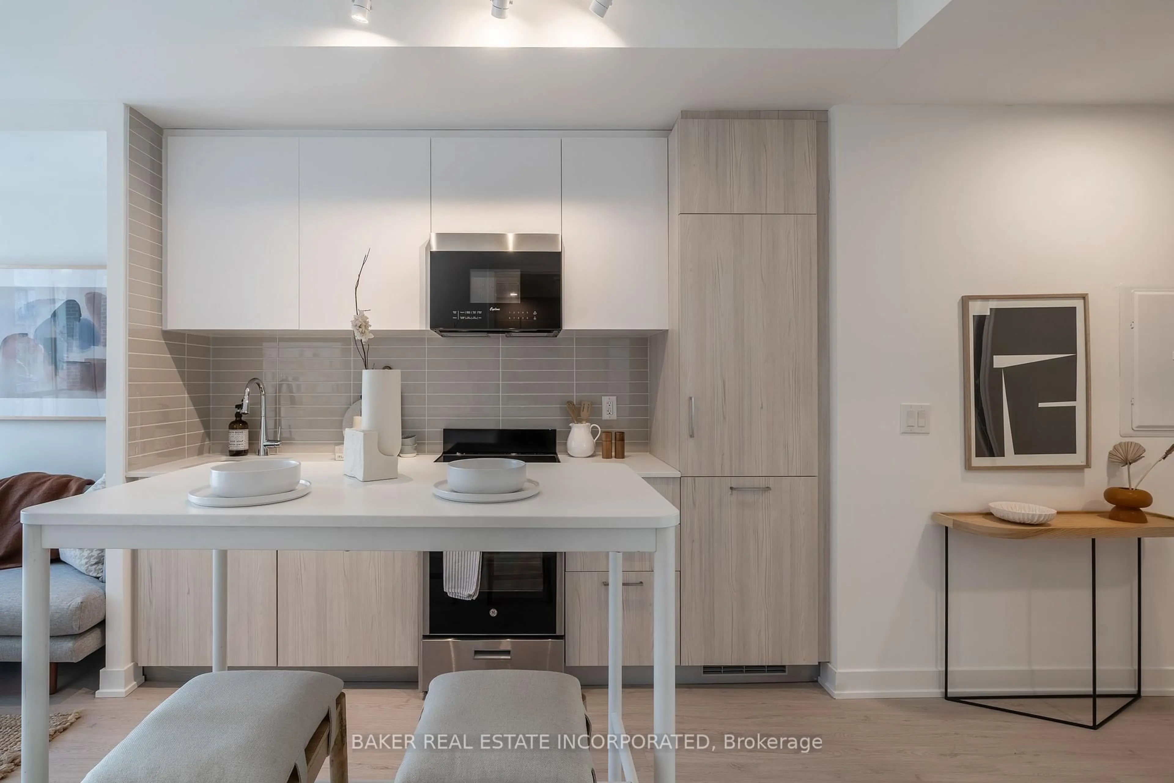 Open concept kitchen, ceramic/tile floor for 65 Mutual St #405, Toronto Ontario M5B 0E5