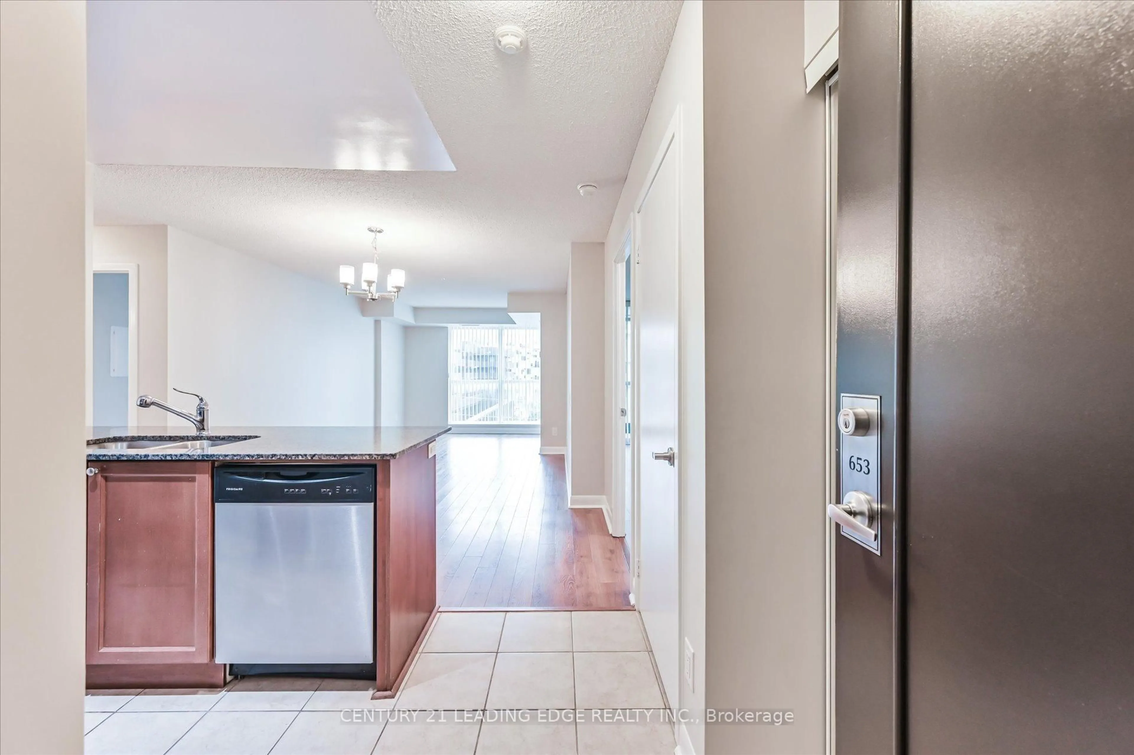 Indoor entryway for 525 Wilson Ave #653, Toronto Ontario M3H 0A7