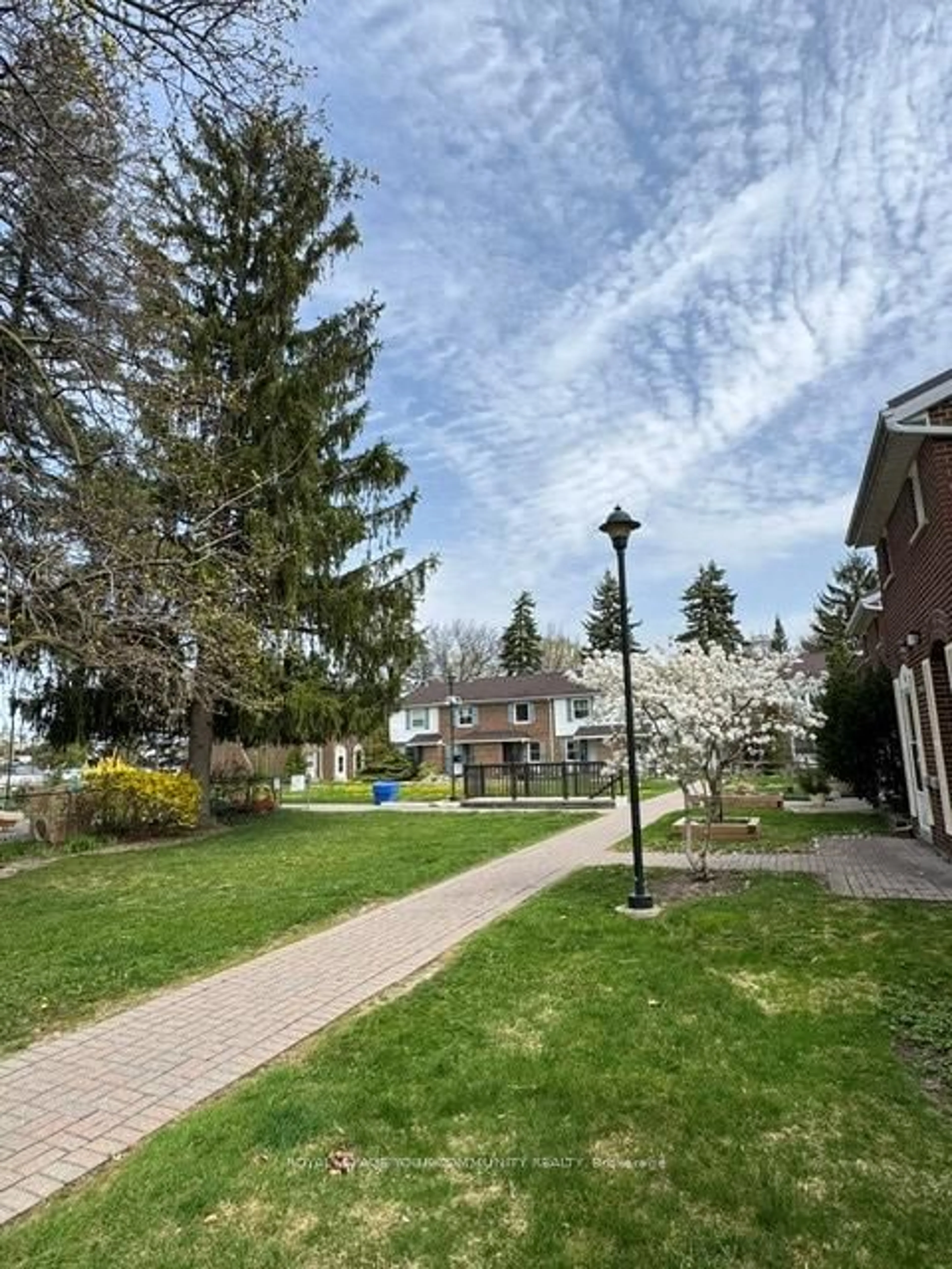 A pic from outside/outdoor area/front of a property/back of a property/a pic from drone, street for 537 Steeles Ave #3, Toronto Ontario M2M 3Y1