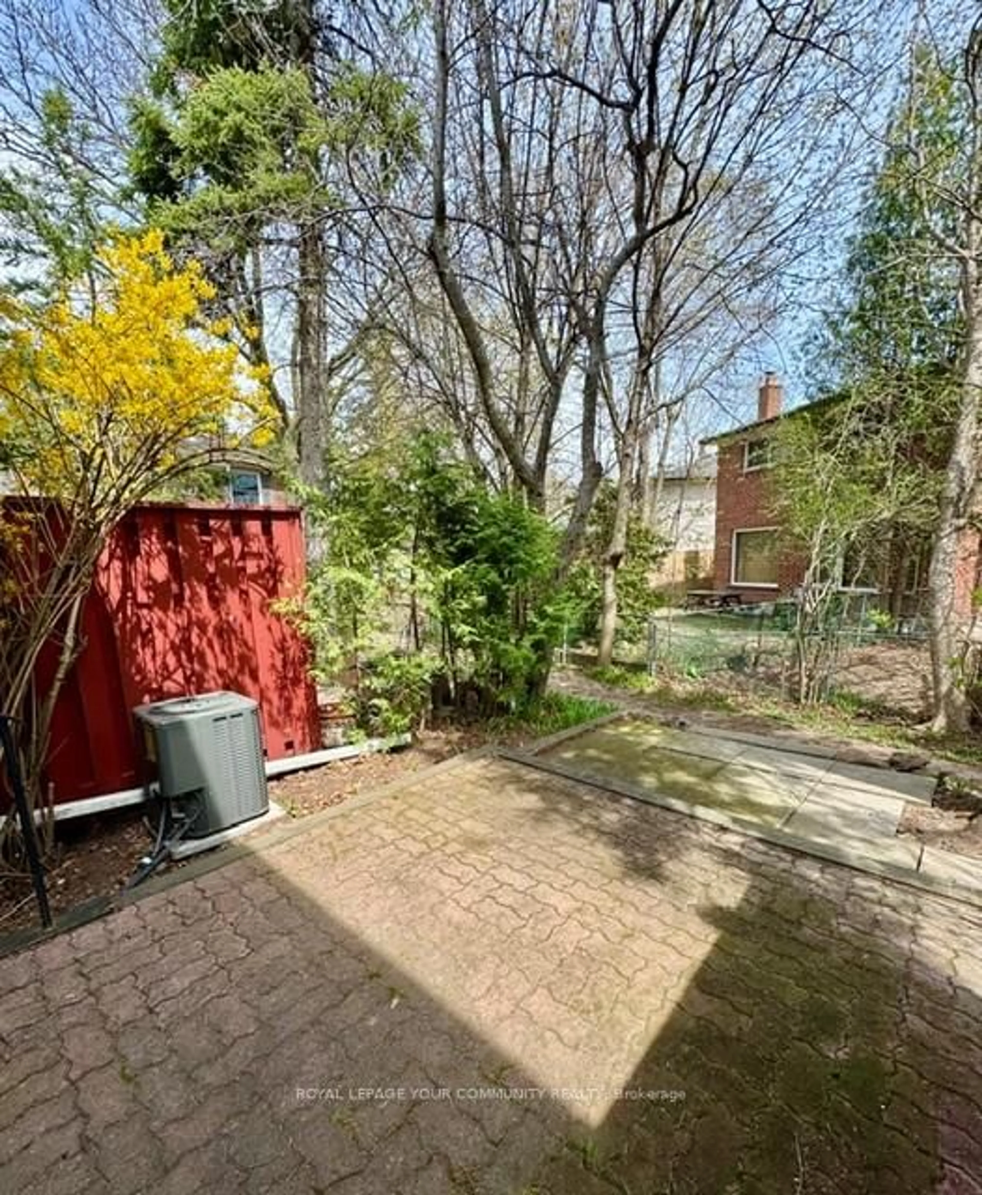 A pic from outside/outdoor area/front of a property/back of a property/a pic from drone, street for 537 Steeles Ave #3, Toronto Ontario M2M 3Y1