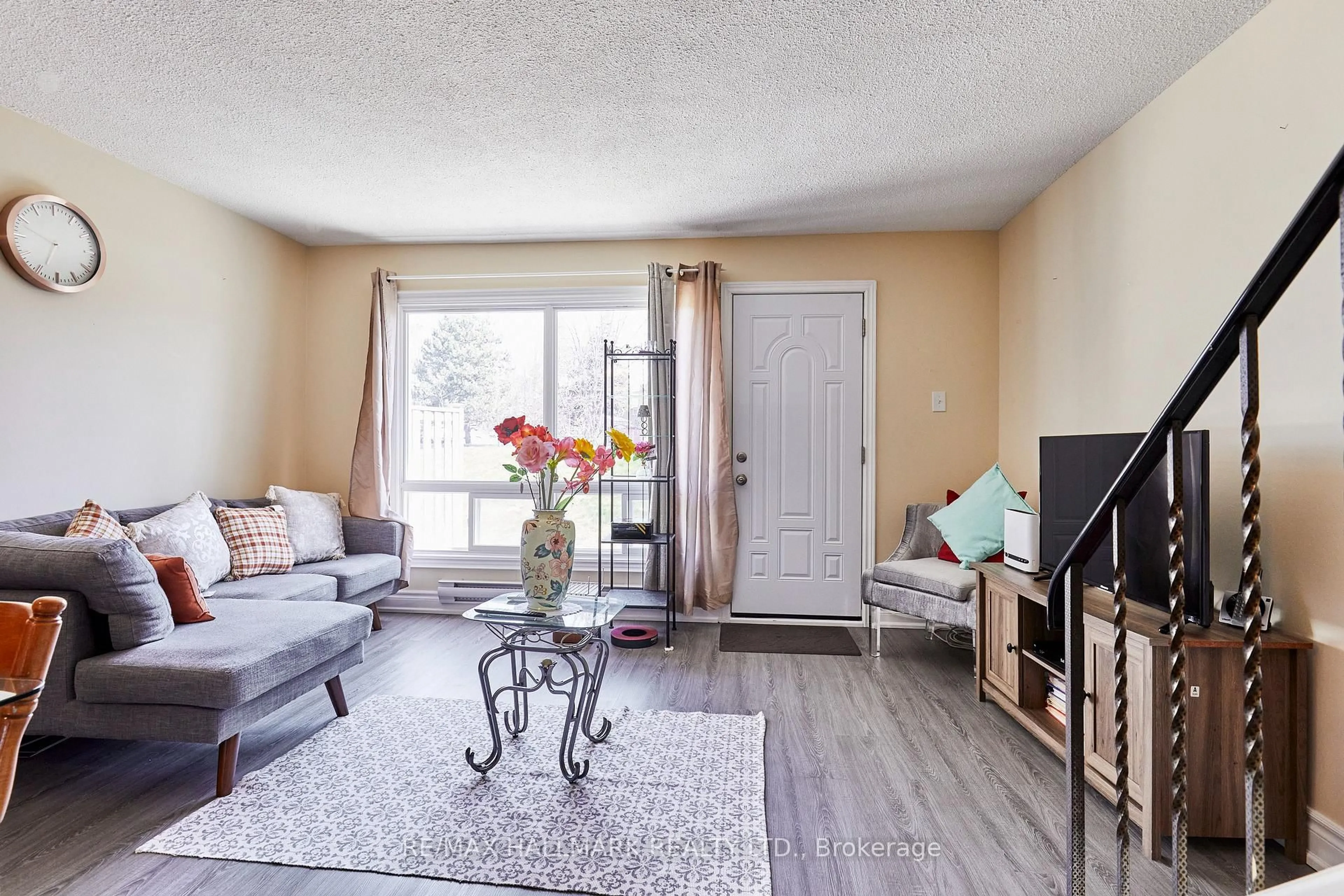 Living room with furniture, unknown for 47 Woody Vine Way, Toronto Ontario M2J 4H5