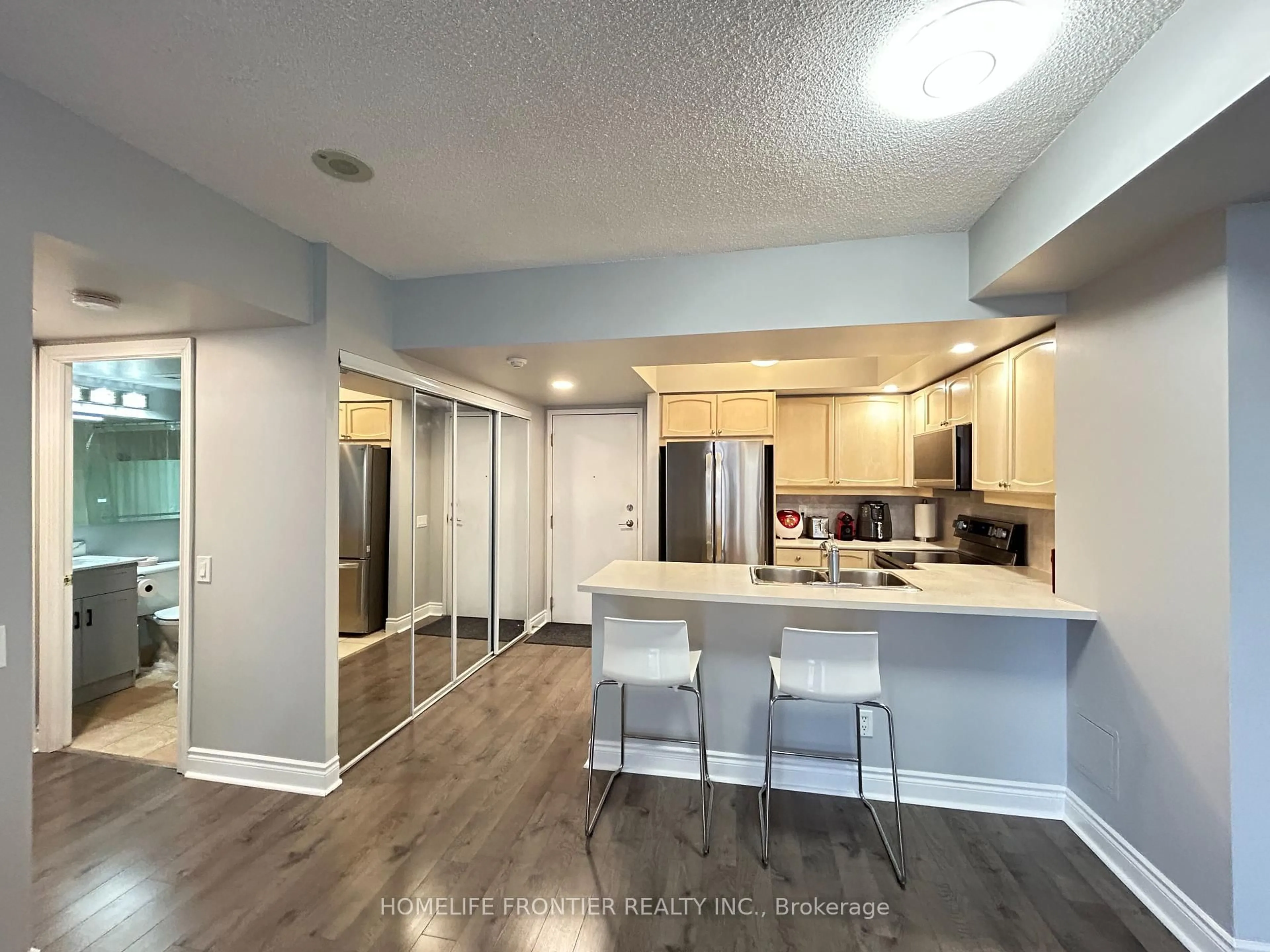 Open concept kitchen, wood/laminate floor for 15 Northtown Way #2217, Toronto Ontario M2N 7A2