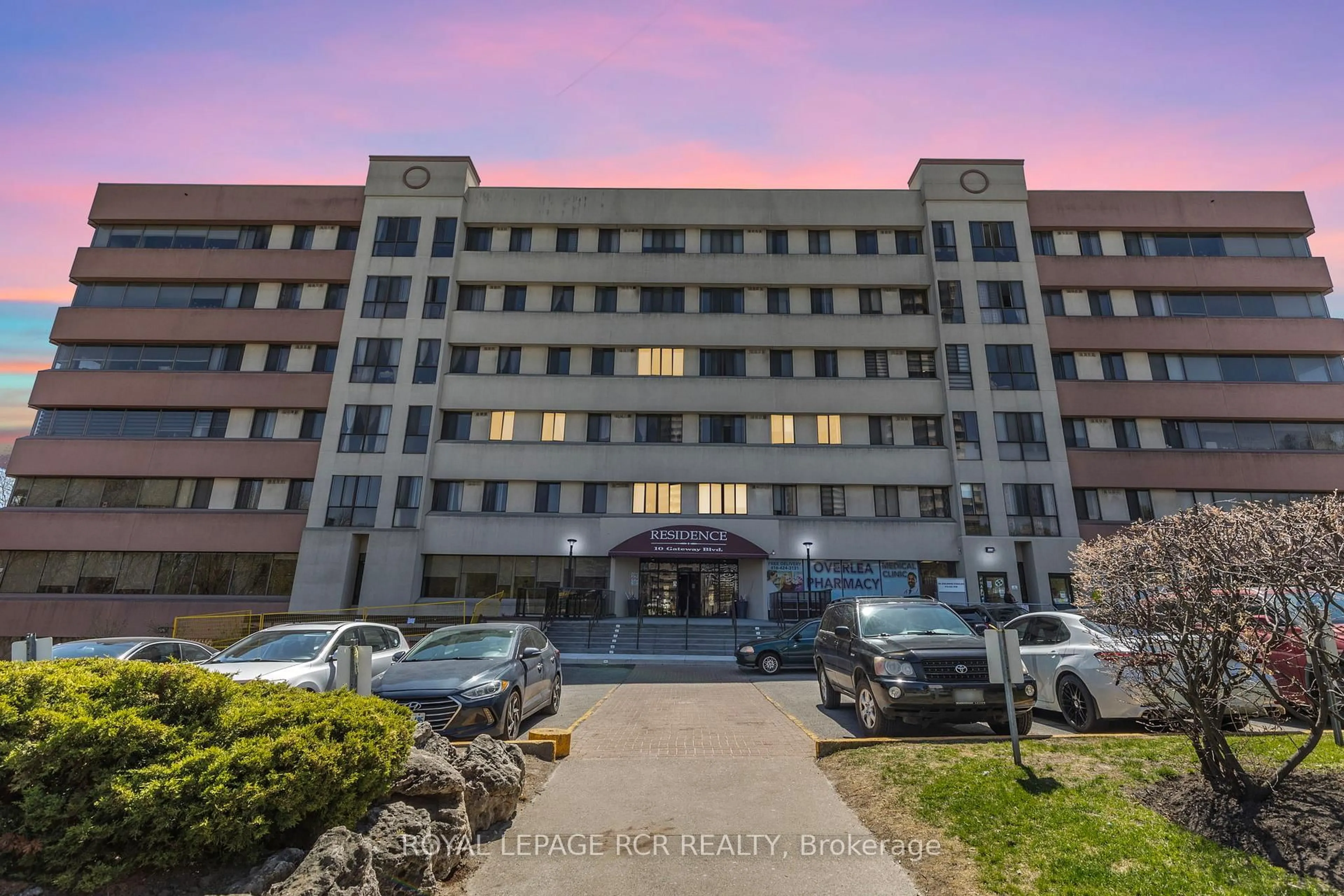Indoor foyer for 10 Gateway Blvd #521, Toronto Ontario M3C 3A1
