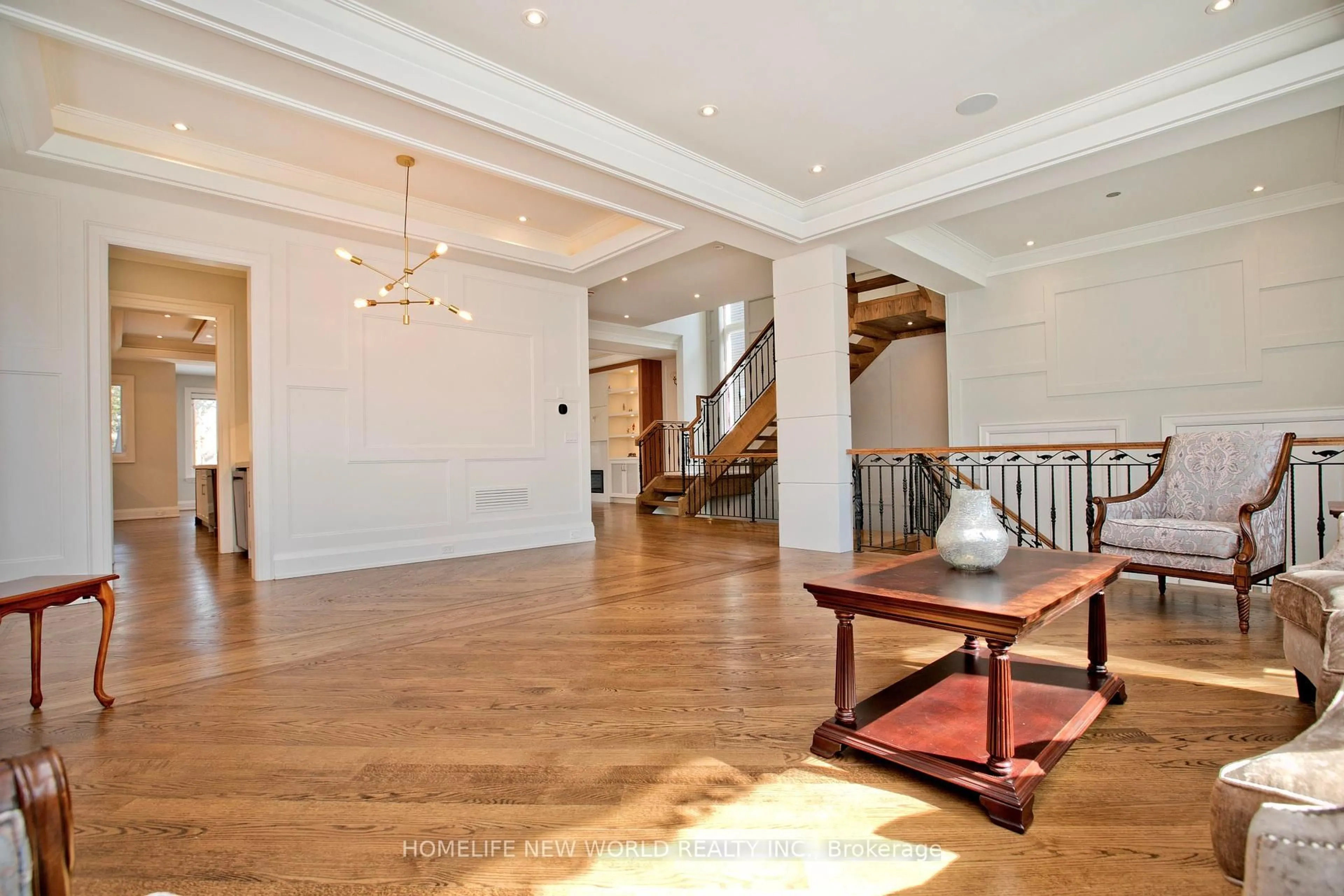 Indoor foyer for 302 Johnston Ave, Toronto Ontario M2N 1H7