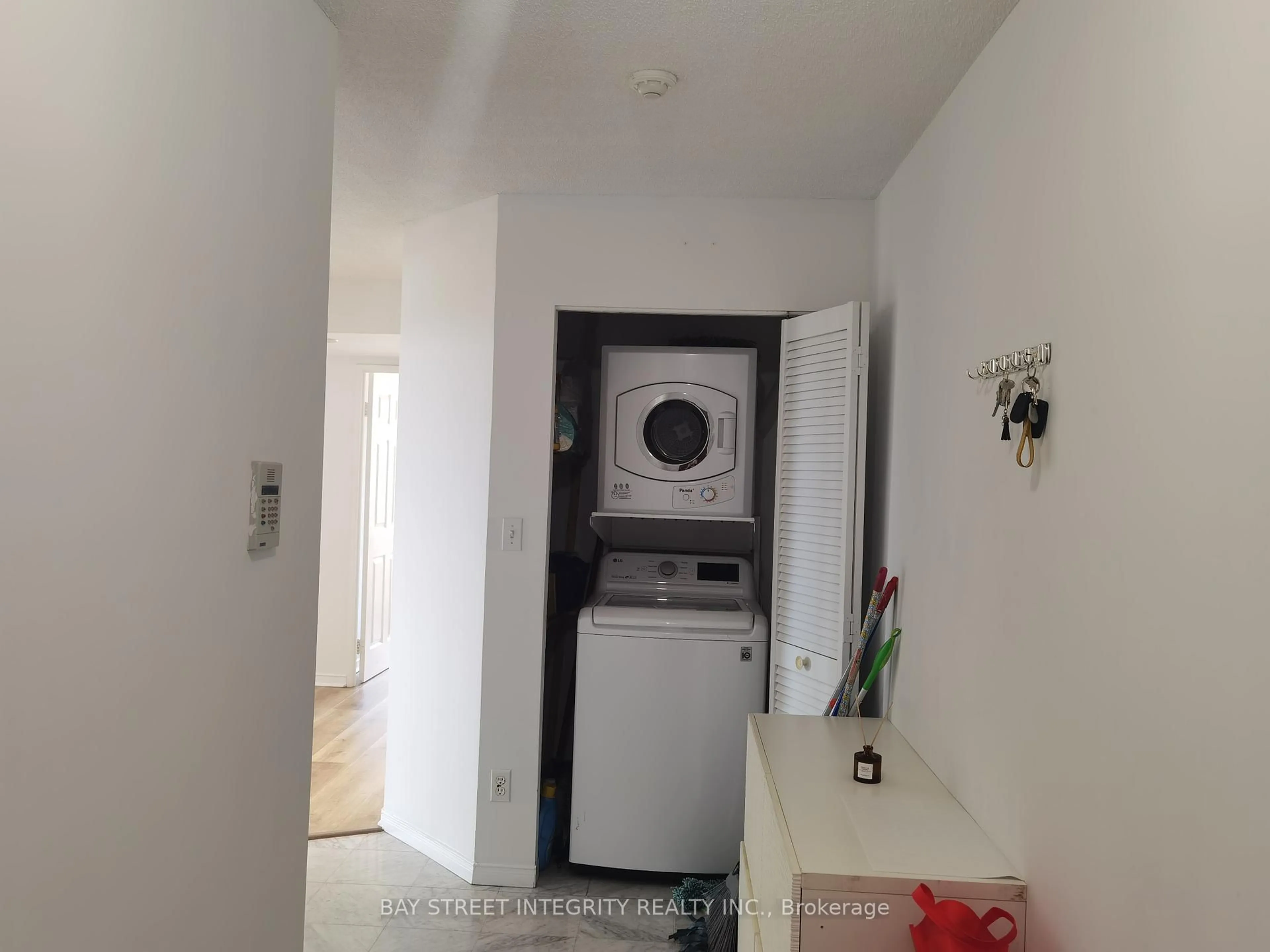 A pic of a room for 18 Hillcrest Ave #2005, Toronto Ontario M2N 6T5