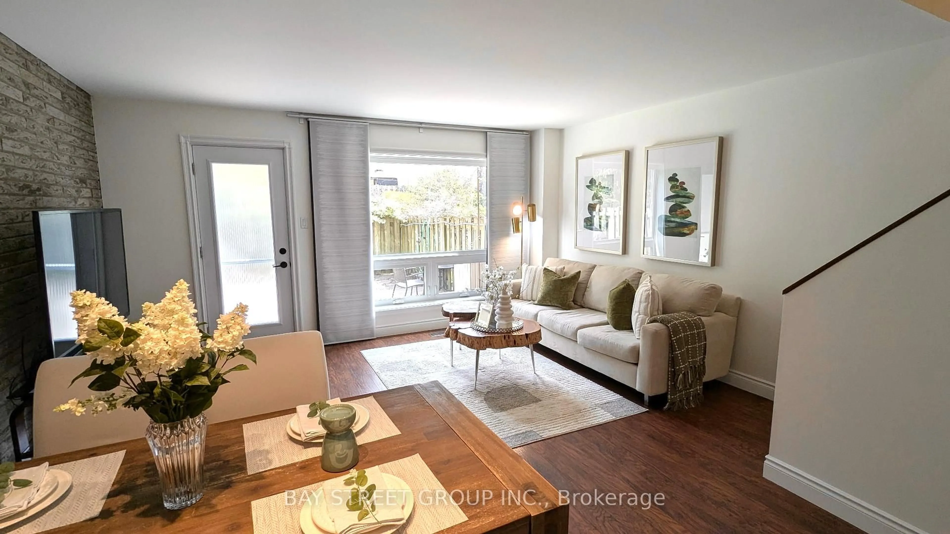 Living room with furniture, wood/laminate floor for 89 Rameau Dr #4, Toronto Ontario M2H 1T6