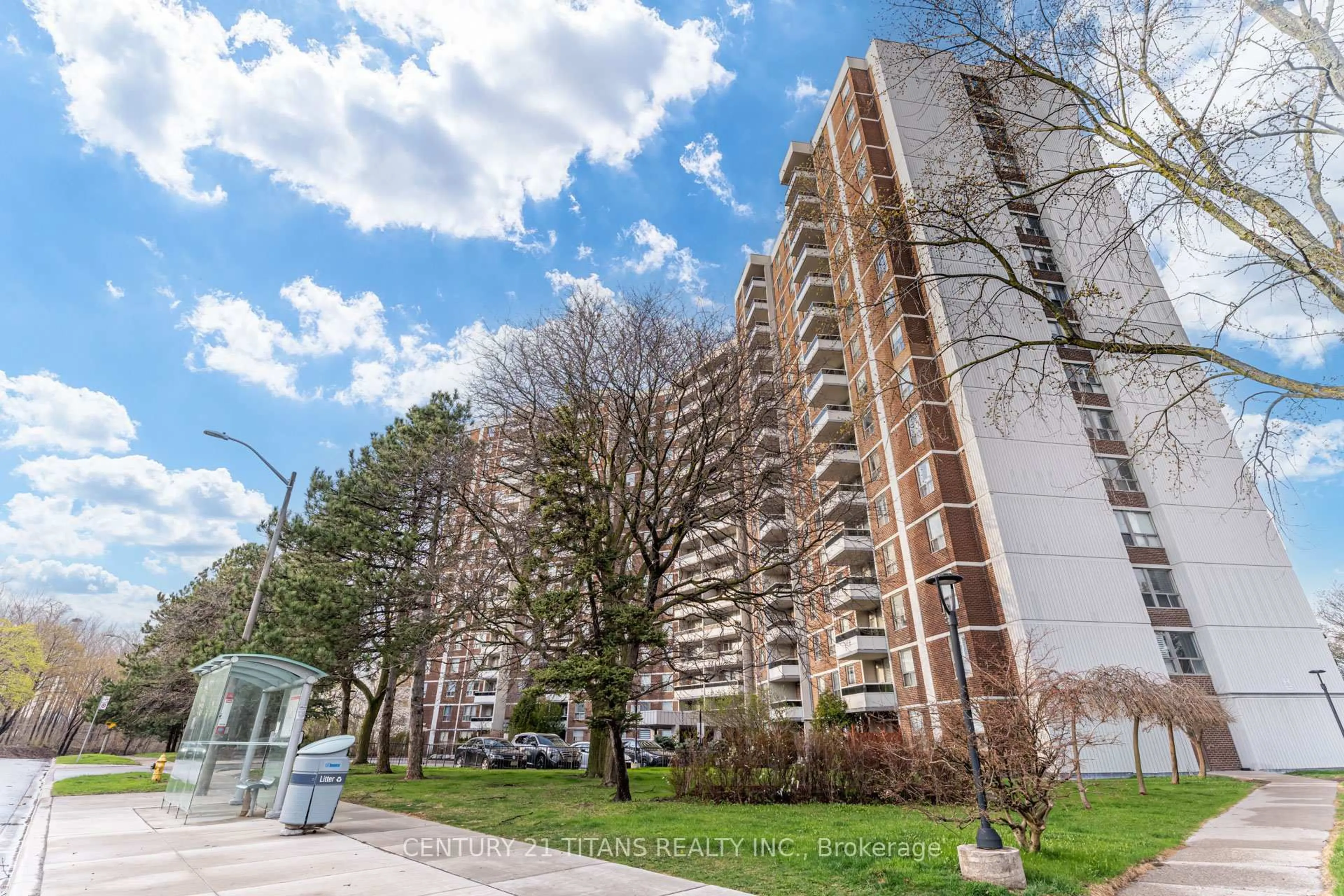 A pic from outside/outdoor area/front of a property/back of a property/a pic from drone, street for 5 Shady Golfway N/A #1510, Toronto Ontario M3C 3A5