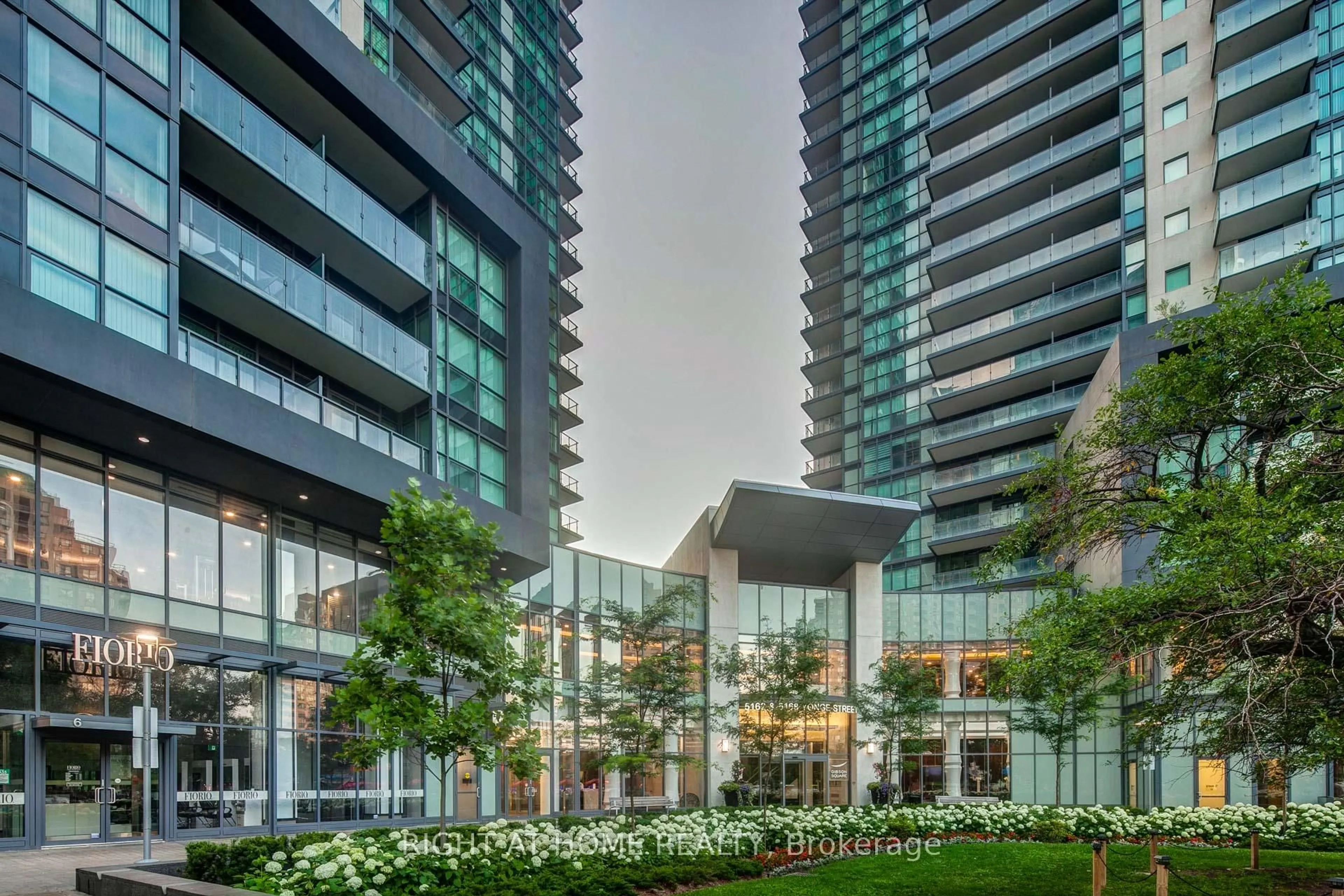 Indoor foyer for 5162 Yonge St #LPH202, Toronto Ontario M2N 0E9