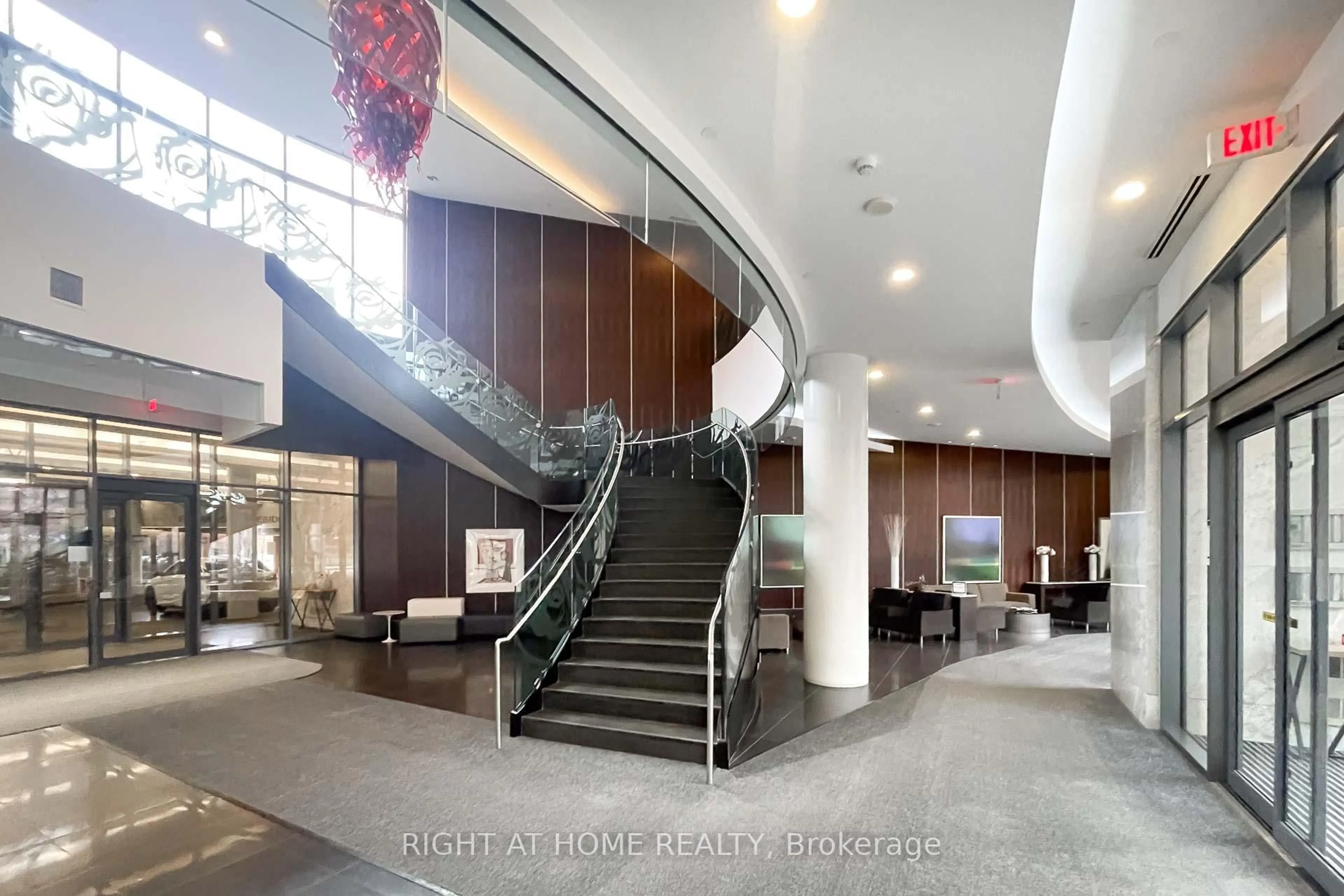 Indoor foyer for 5162 Yonge St #LPH202, Toronto Ontario M2N 0E9