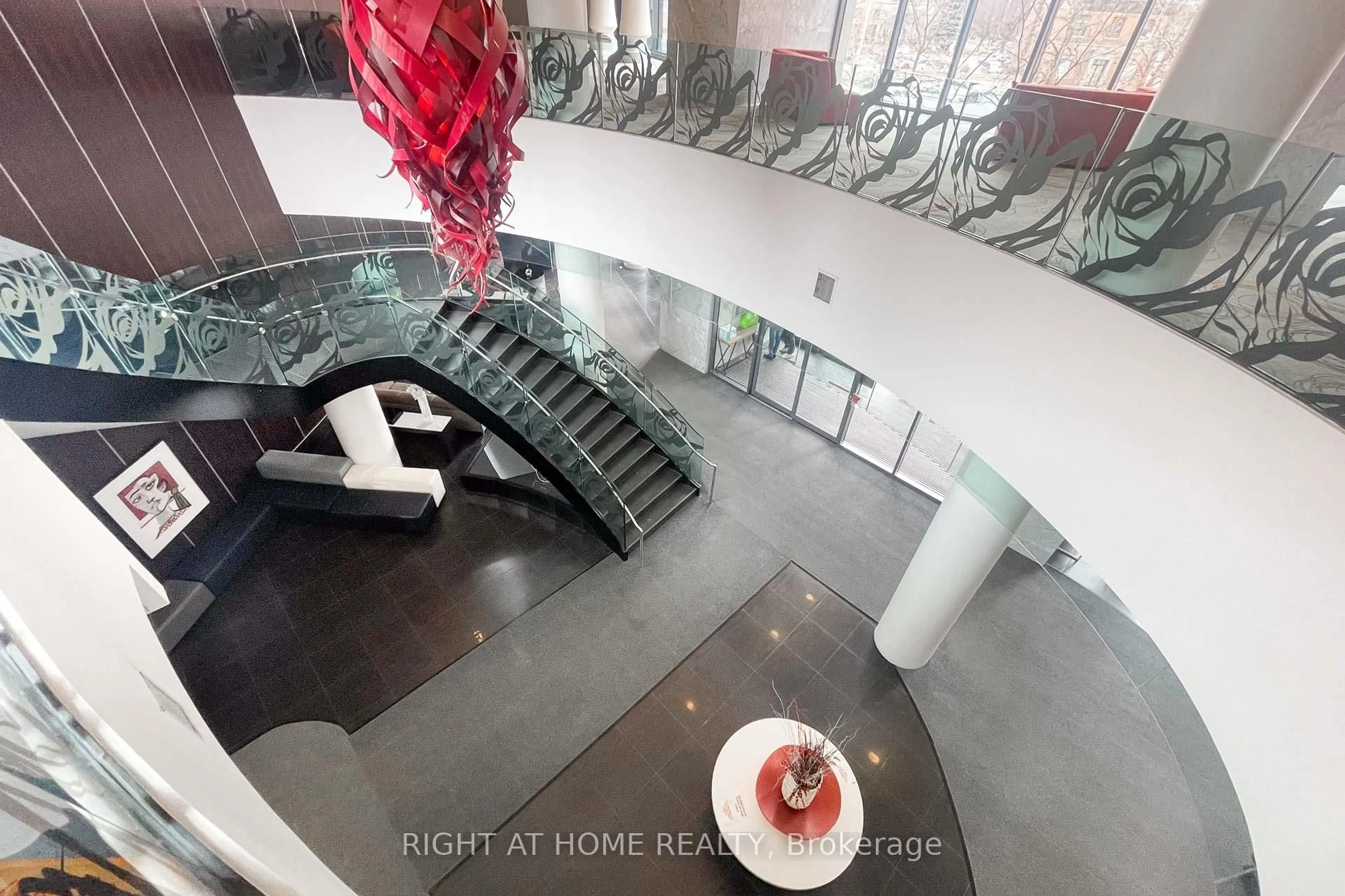 Indoor foyer for 5162 Yonge St #LPH202, Toronto Ontario M2N 0E9