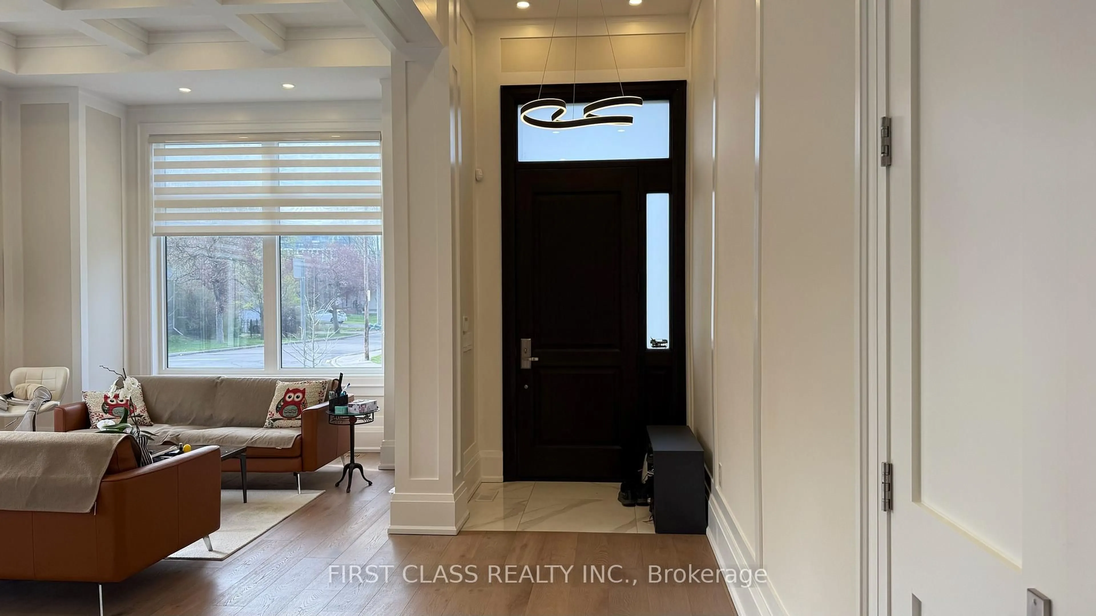 Indoor entryway for 170 Spring Garden Ave, Toronto Ontario M2N 3G5