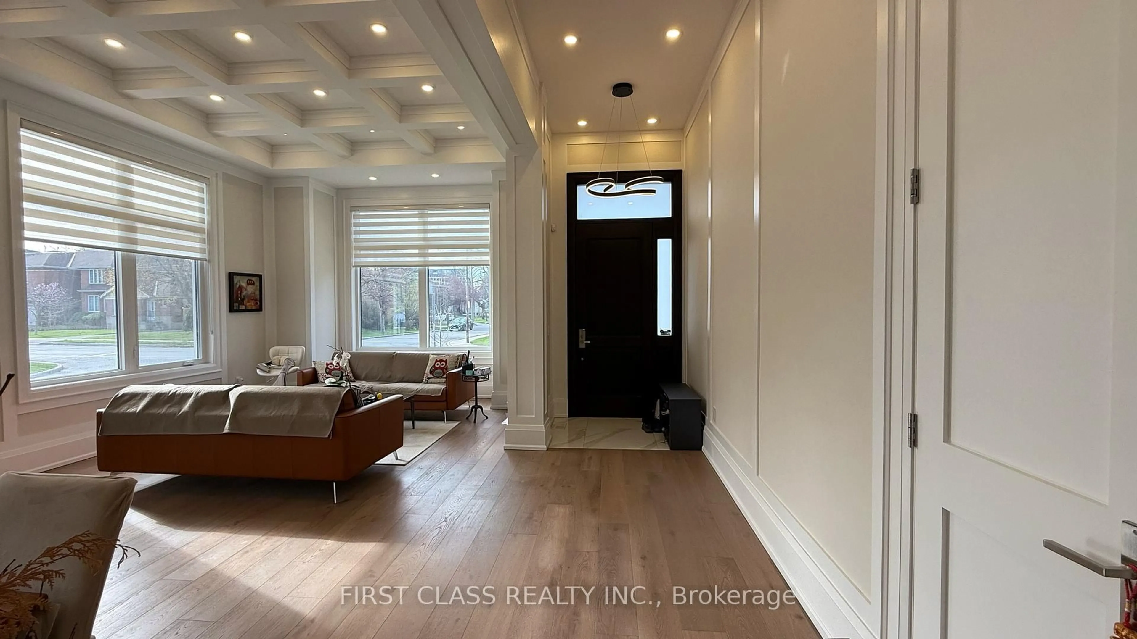 Indoor entryway for 170 Spring Garden Ave, Toronto Ontario M2N 3G5