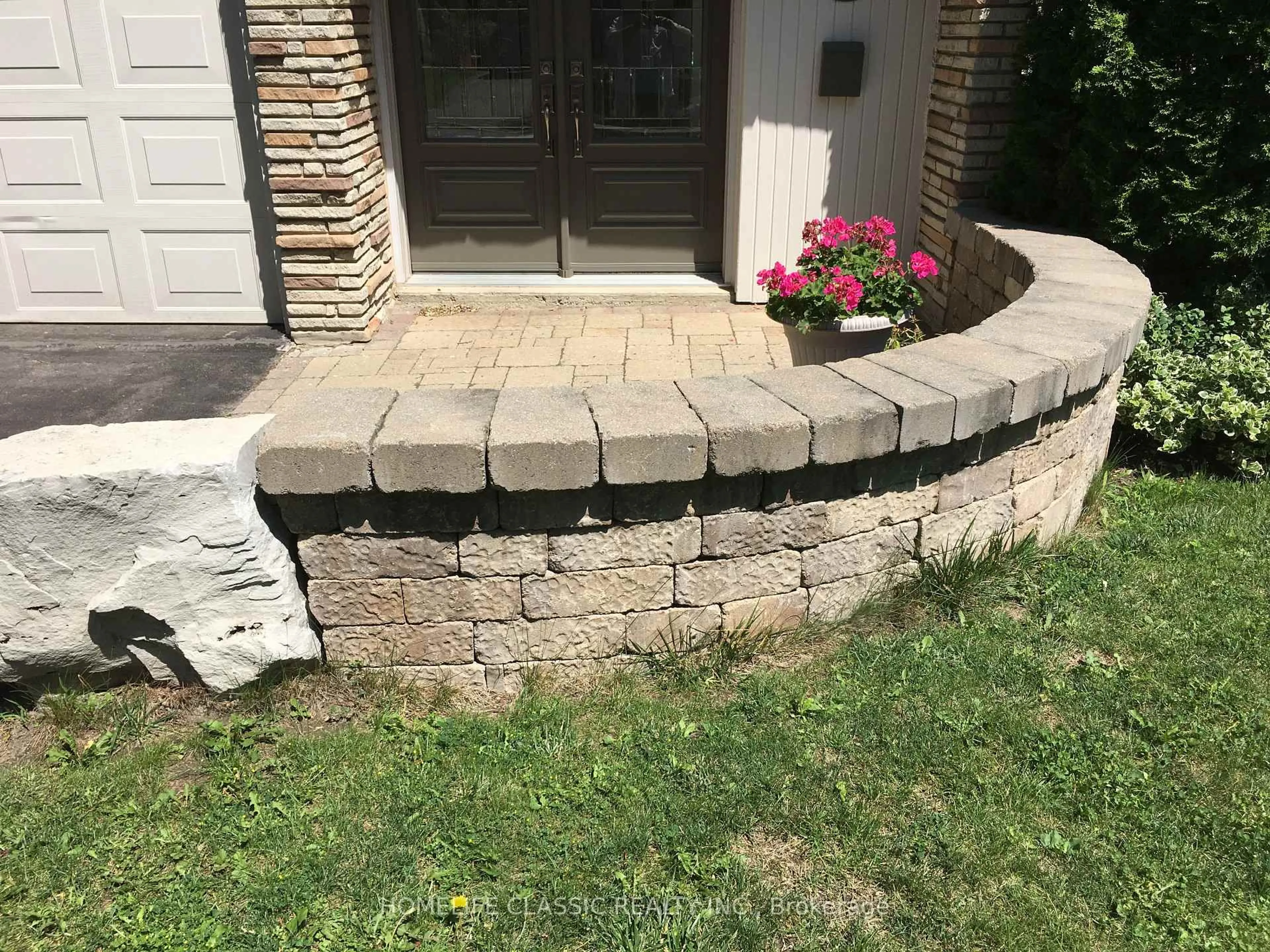 Patio, street for 326 Pleasant Ave, Toronto Ontario M2R 2R4