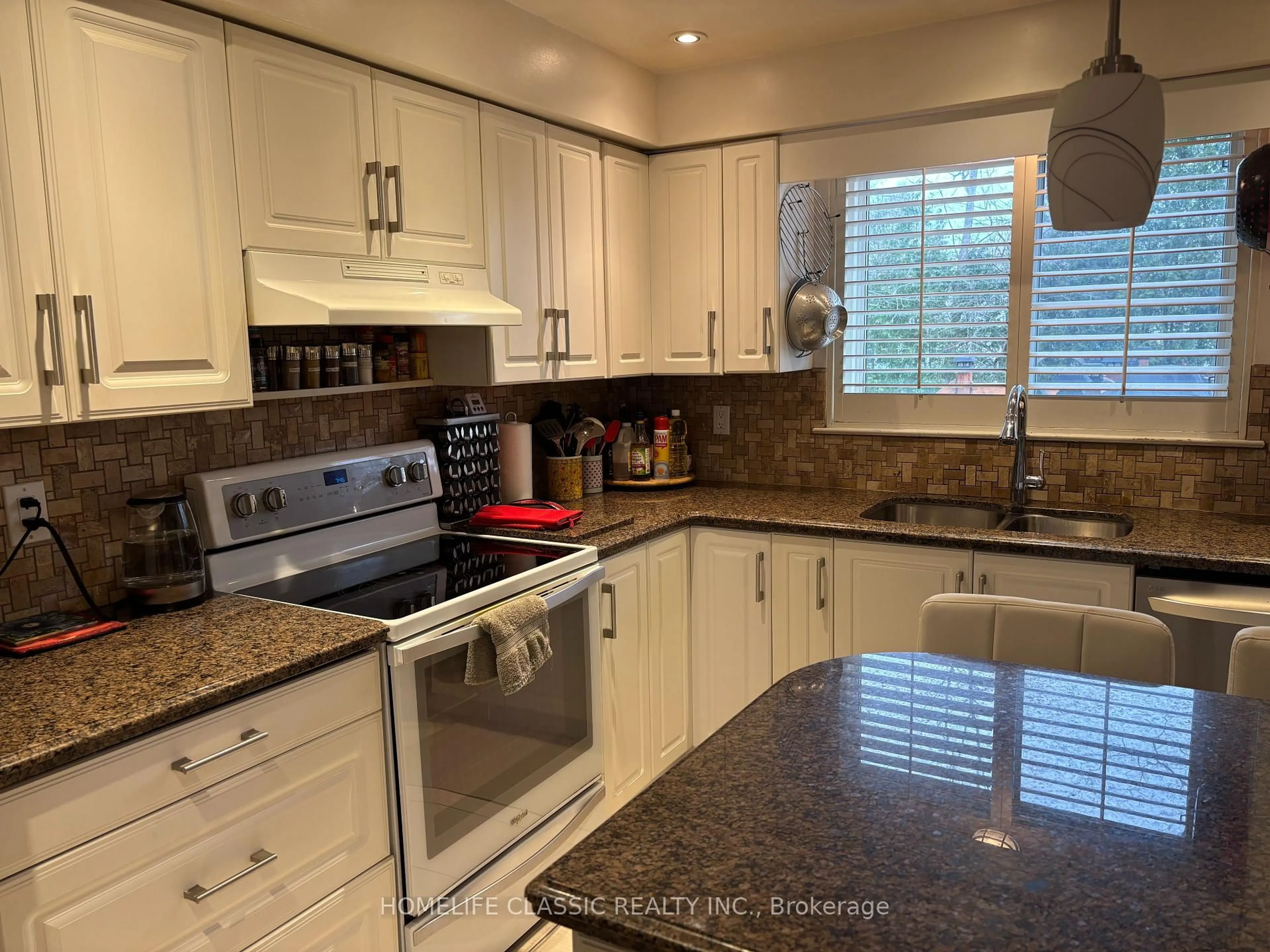 Open concept kitchen, unknown for 326 Pleasant Ave, Toronto Ontario M2R 2R4
