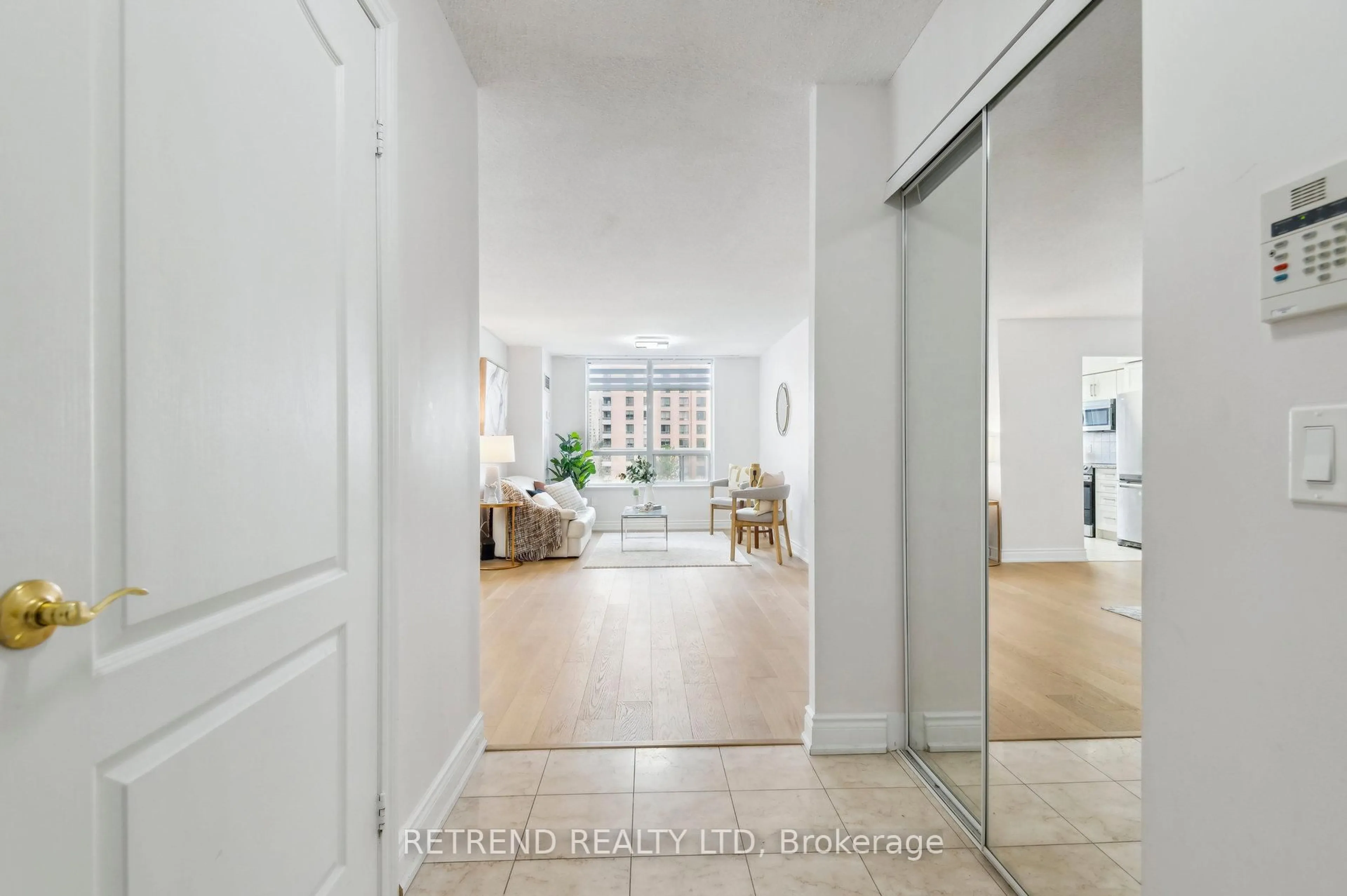 Indoor entryway for 880 Grandview Way #602, Toronto Ontario M2N 7B2