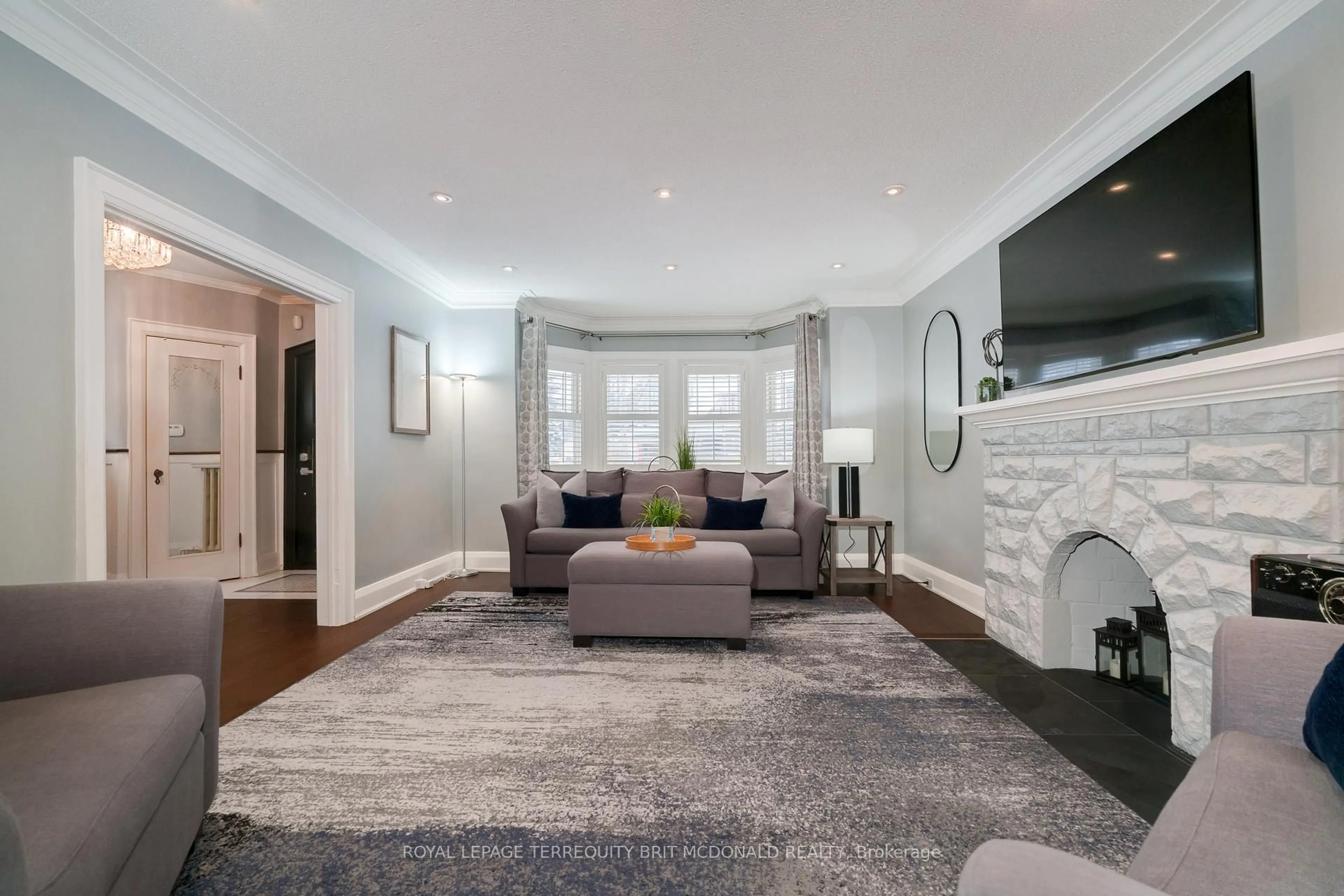 Living room with furniture, unknown for 125 Chaplin Cres, Toronto Ontario M5P 1A6
